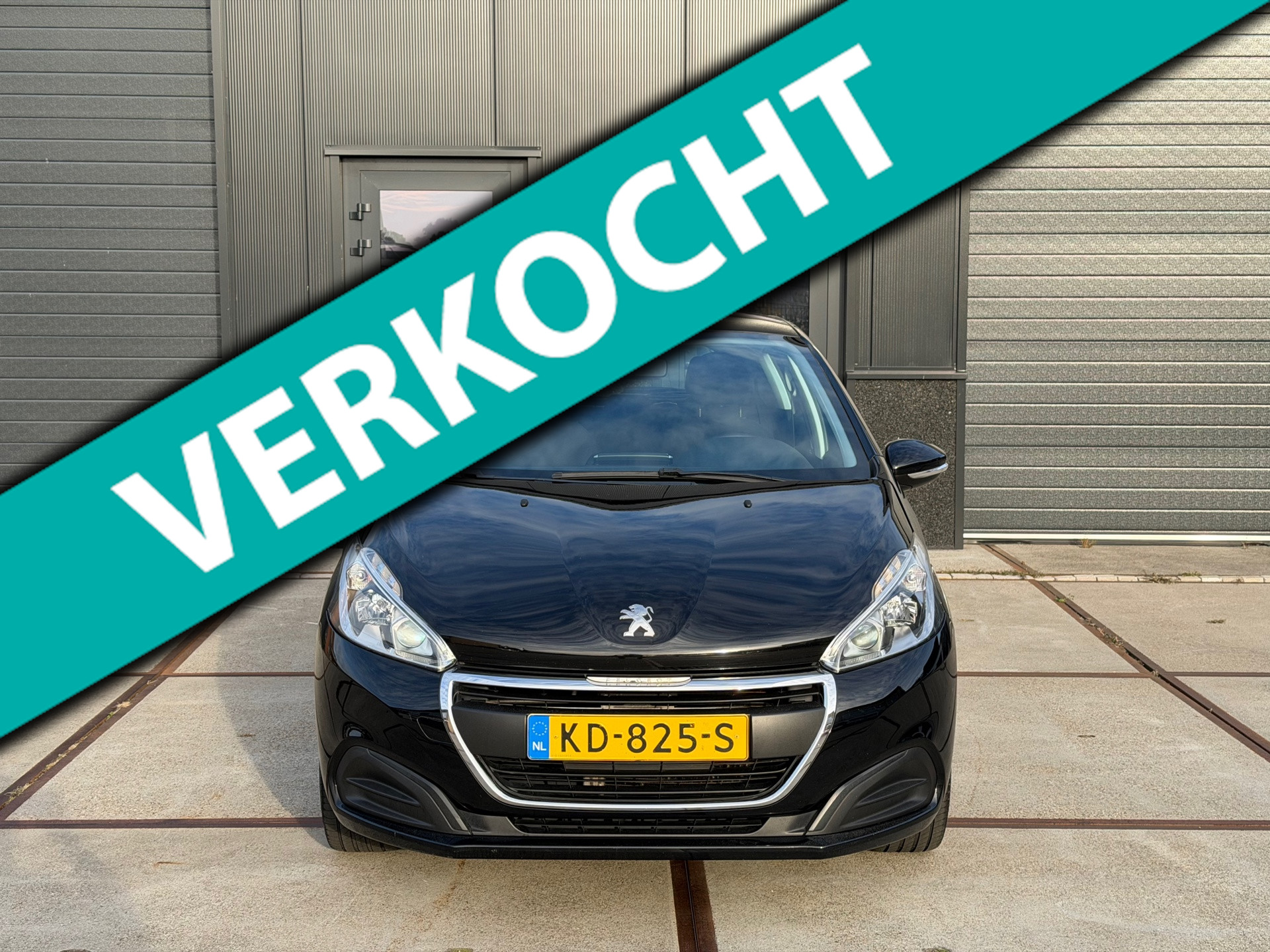 Peugeot 208 1.2 PureTech Active Cruise Navi 17''inch 2016 - voorkant