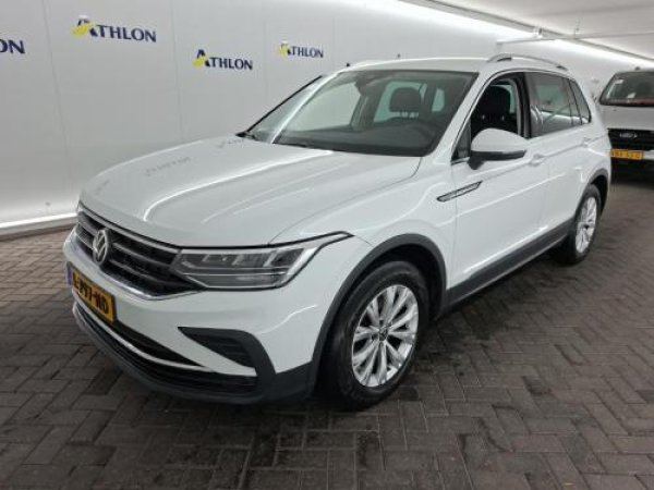 Volkswagen Tiguan 1.5 TSI Life Business 2021 - voorkant