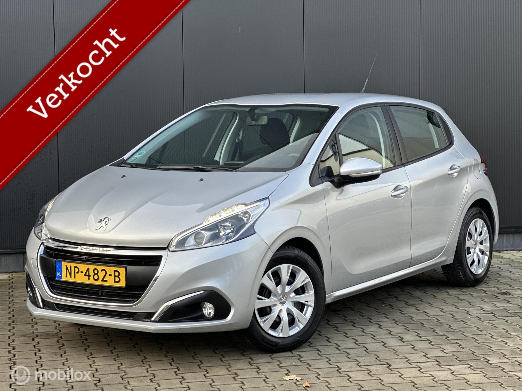 Peugeot 208 1.2 82PK Blue Lion | CRUISE | APPLECARPLAY | 2017 - voorkant