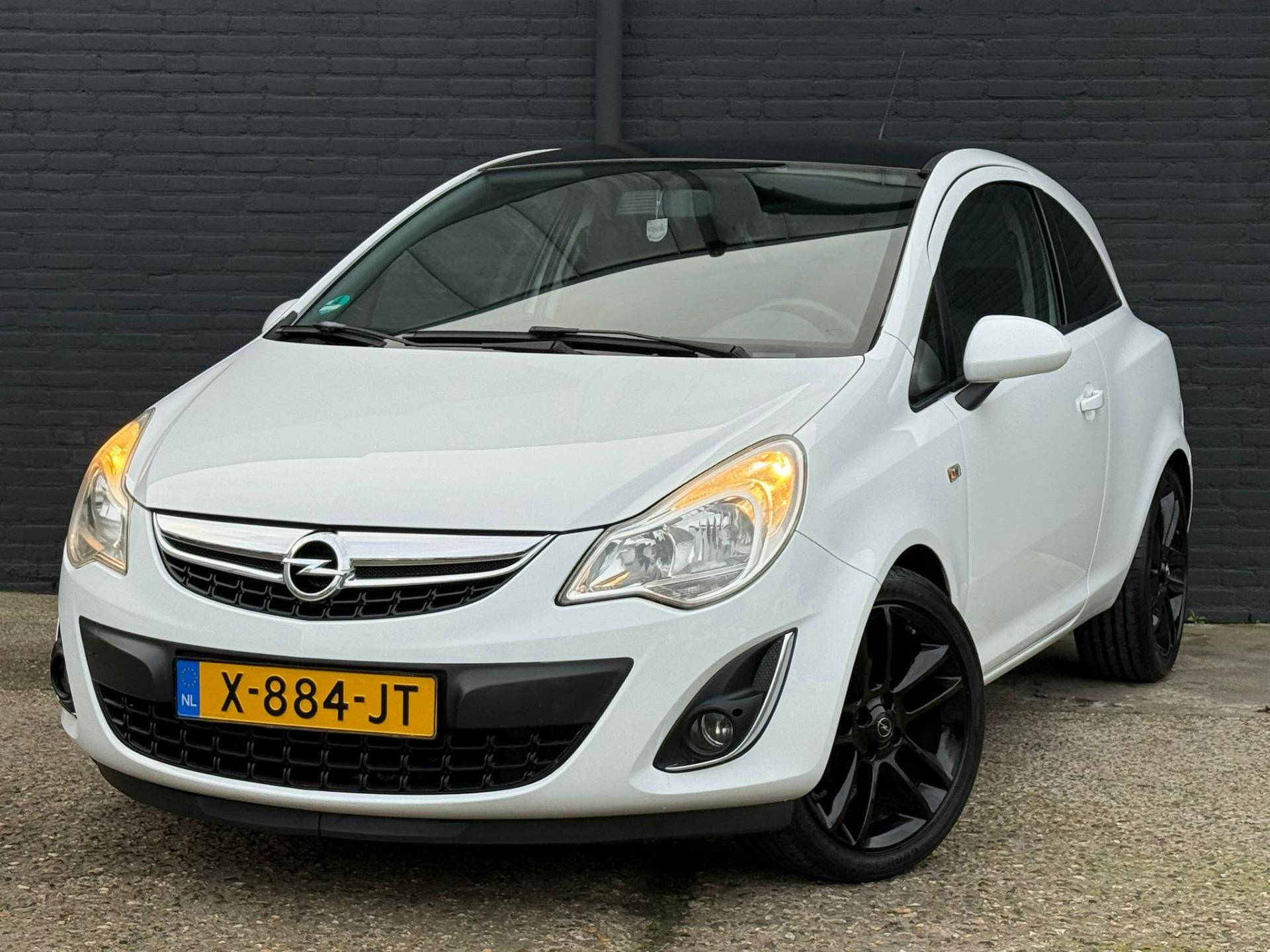 Opel Corsa 1.4-16V Connect Edition 2012 - voorkant