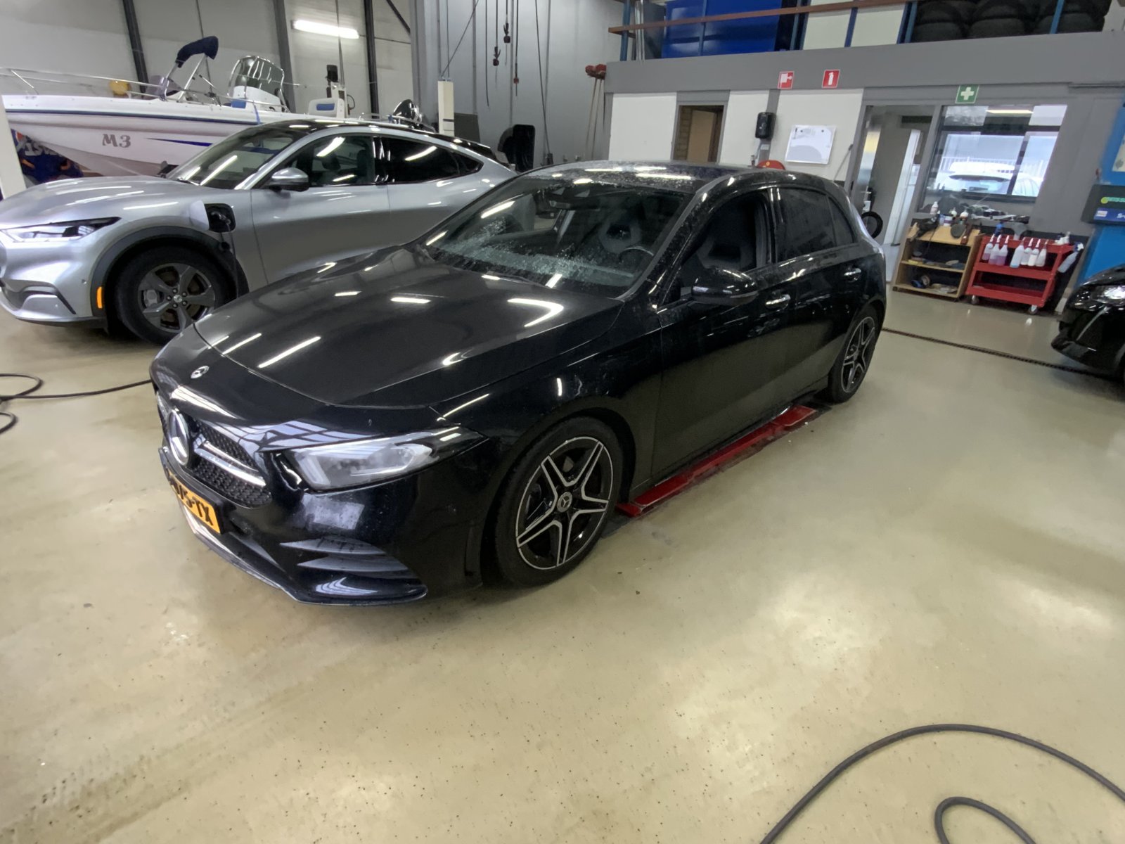 Mercedes-Benz A-klasse 180 Business Solution AMG 2020 - voorkant