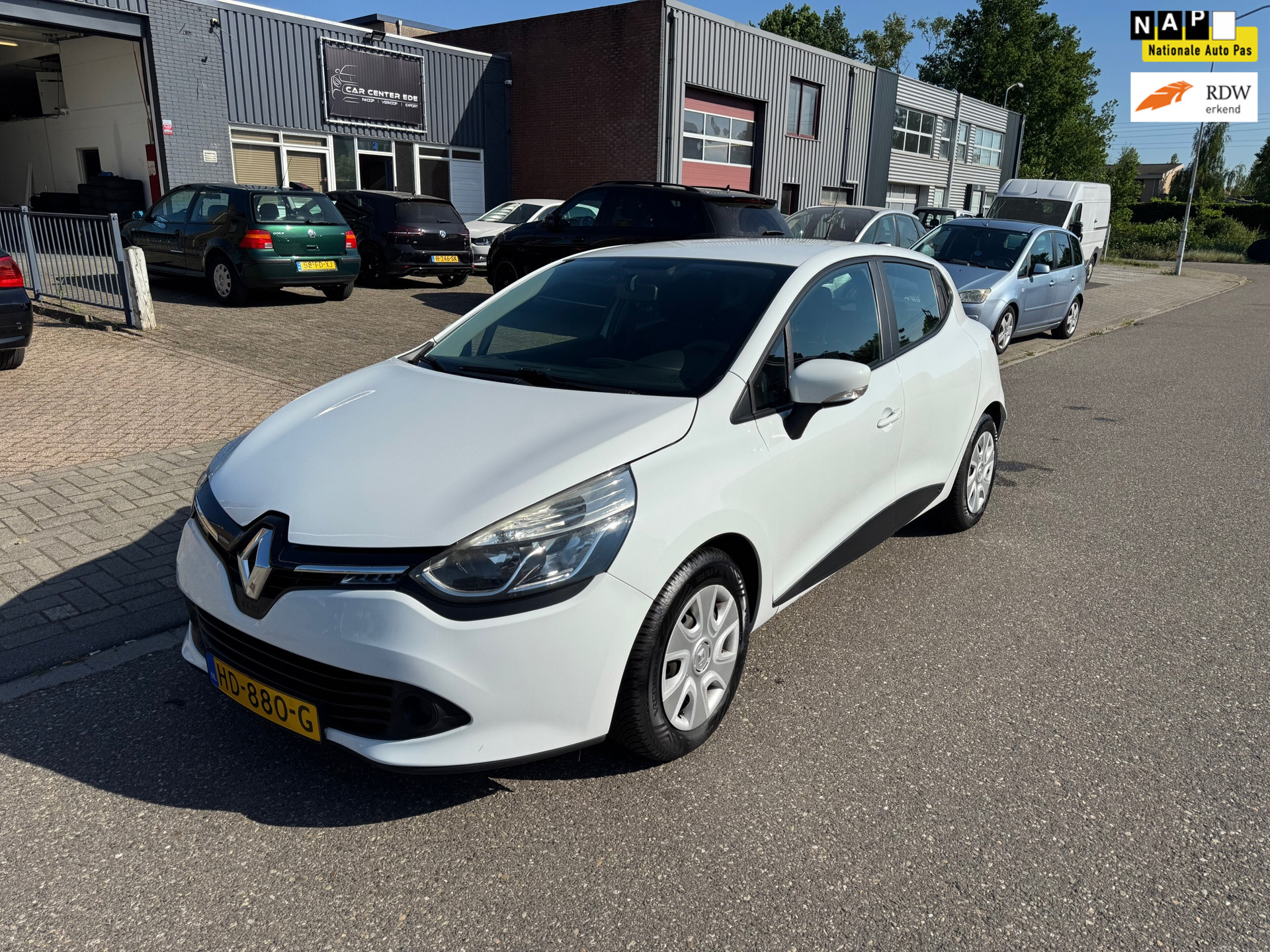 Renault Clio 0.9 TCe 5-DRS 2015 Wit | NAP | CAMERA 2015 - voorkant
