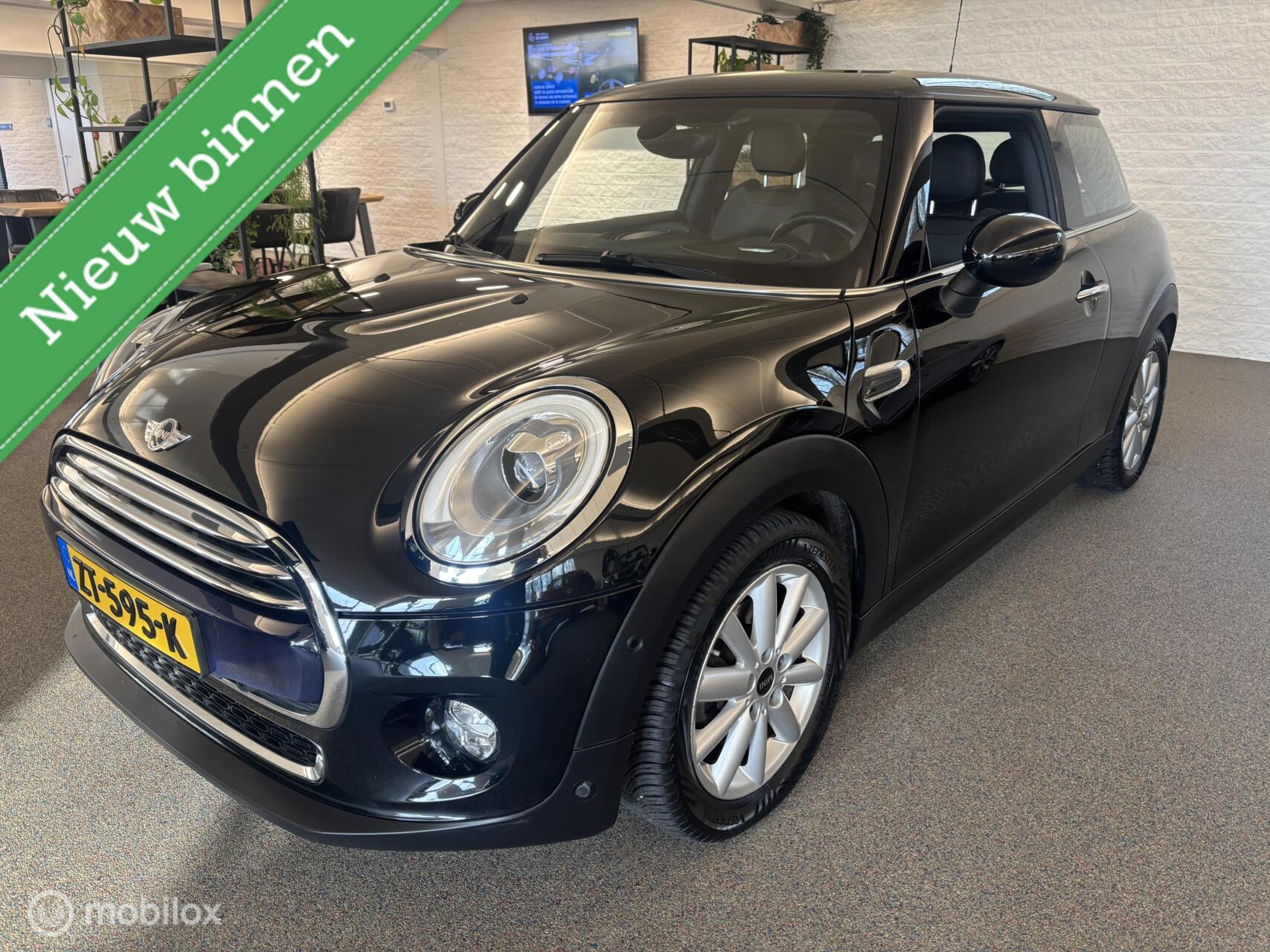 Mini Cooper 1.5 Cooper Chili Serious Business 2015 - voorkant