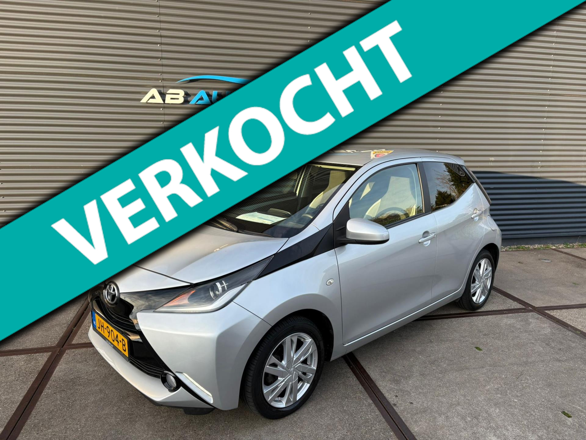Toyota Toyota Aygo 1.0 VVT-i x-sport CAMERA / CRUISE CONTROL 2016 - voorkant