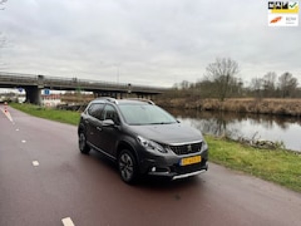 Peugeot 2008 1.2 PureTech Allure 2018 - voorkant