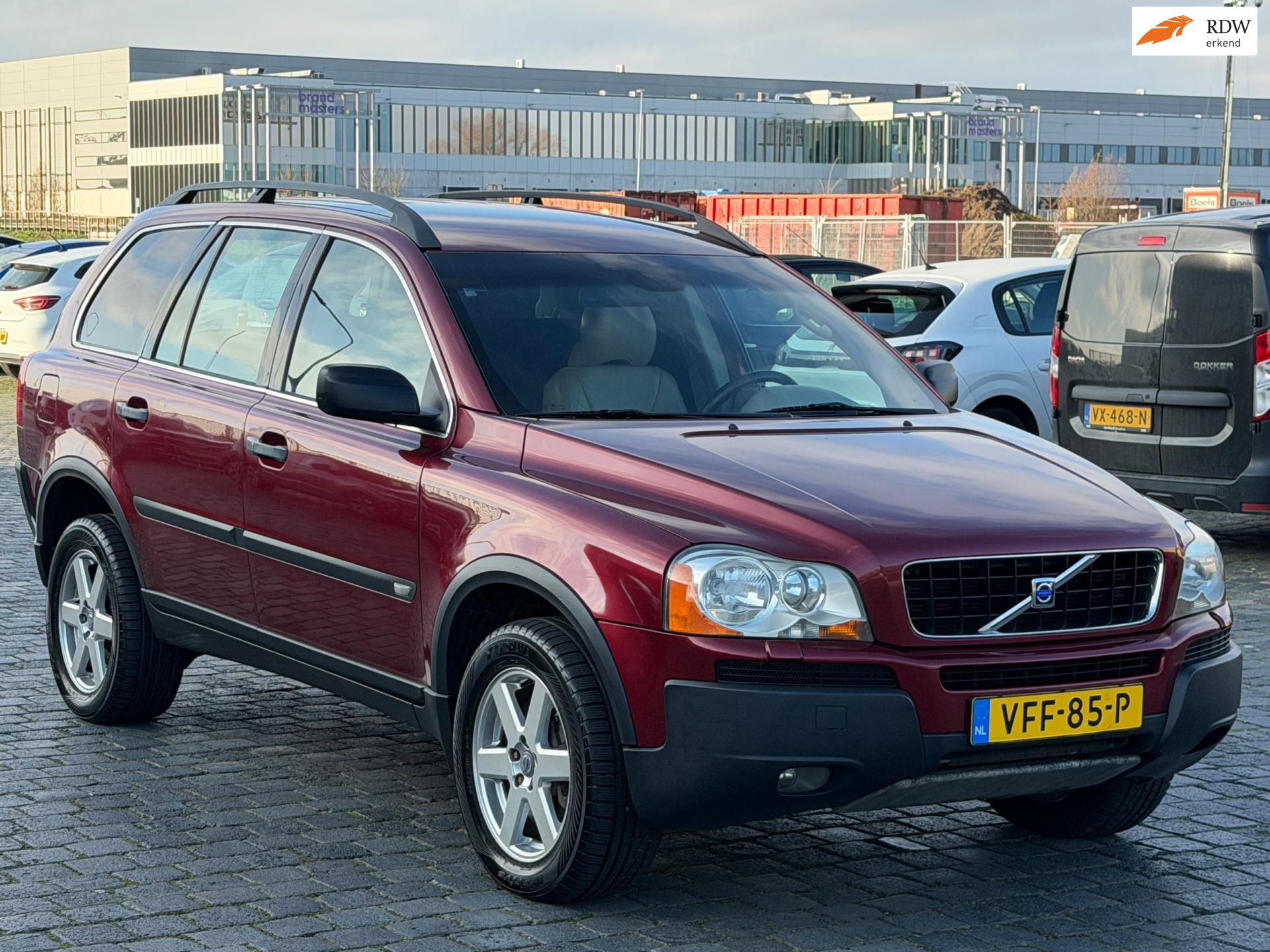 Volvo Xc90 2.4 D5 Elite GRIJS KENTEKEN TREKGEWICHT 2250KG LEER AIRCO CRUISE TREKHAAK 2003 - voorkant