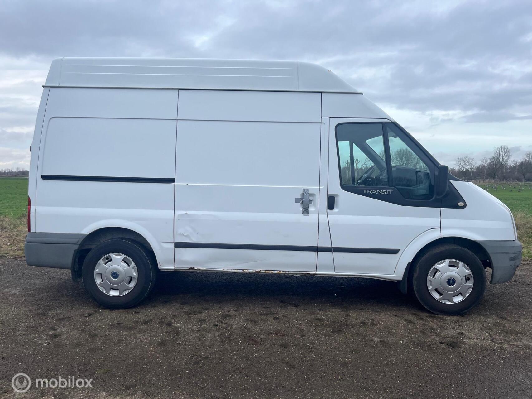 Foto van Ford Transit 350m FD Van 140 4.93