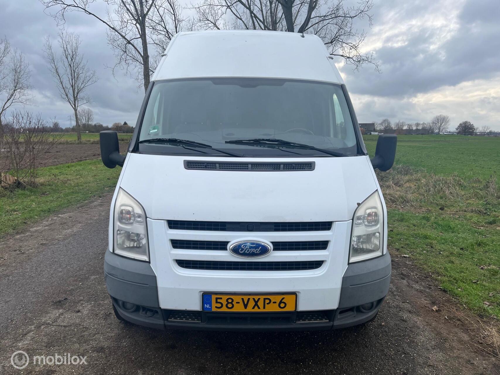 Foto van Ford Transit 350m FD Van 140 4.93