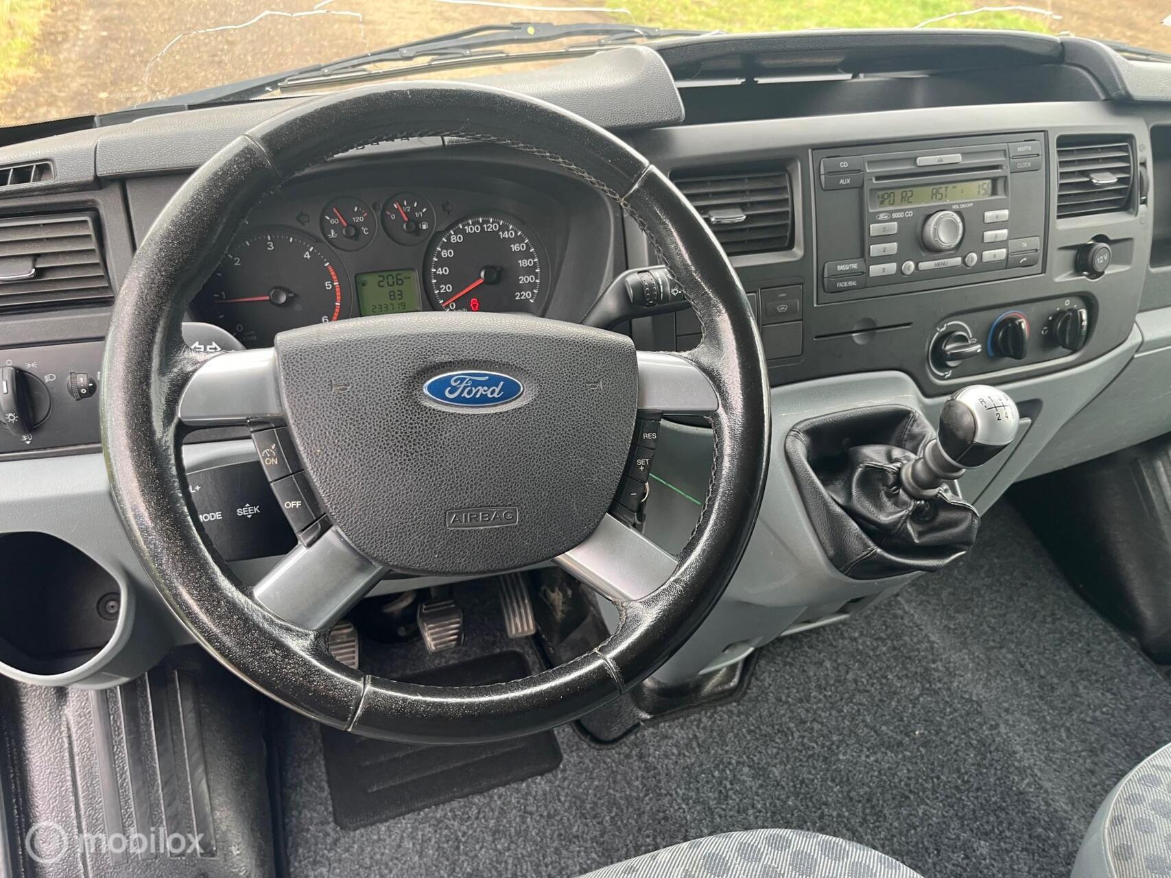 Foto van Ford Transit 350m FD Van 140 4.93