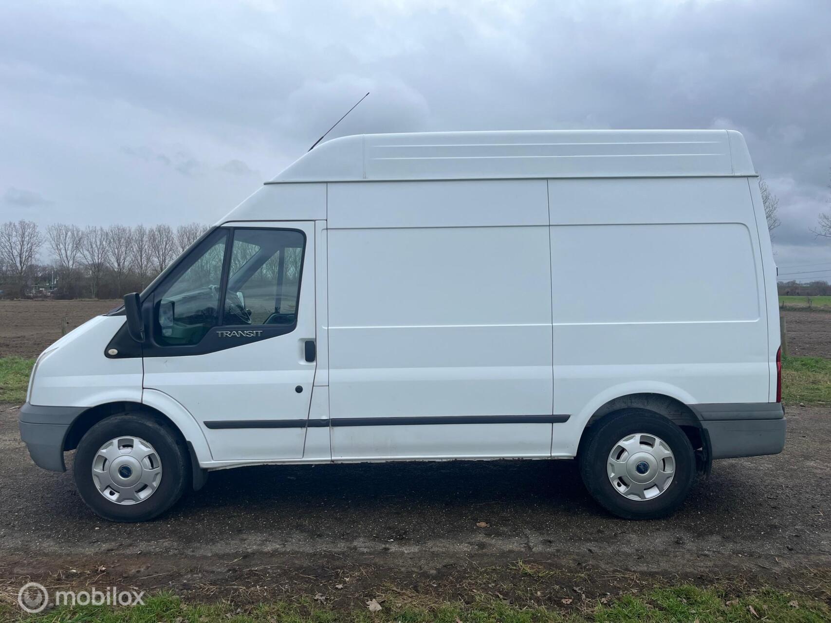 Foto van Ford Transit 350m FD Van 140 4.93