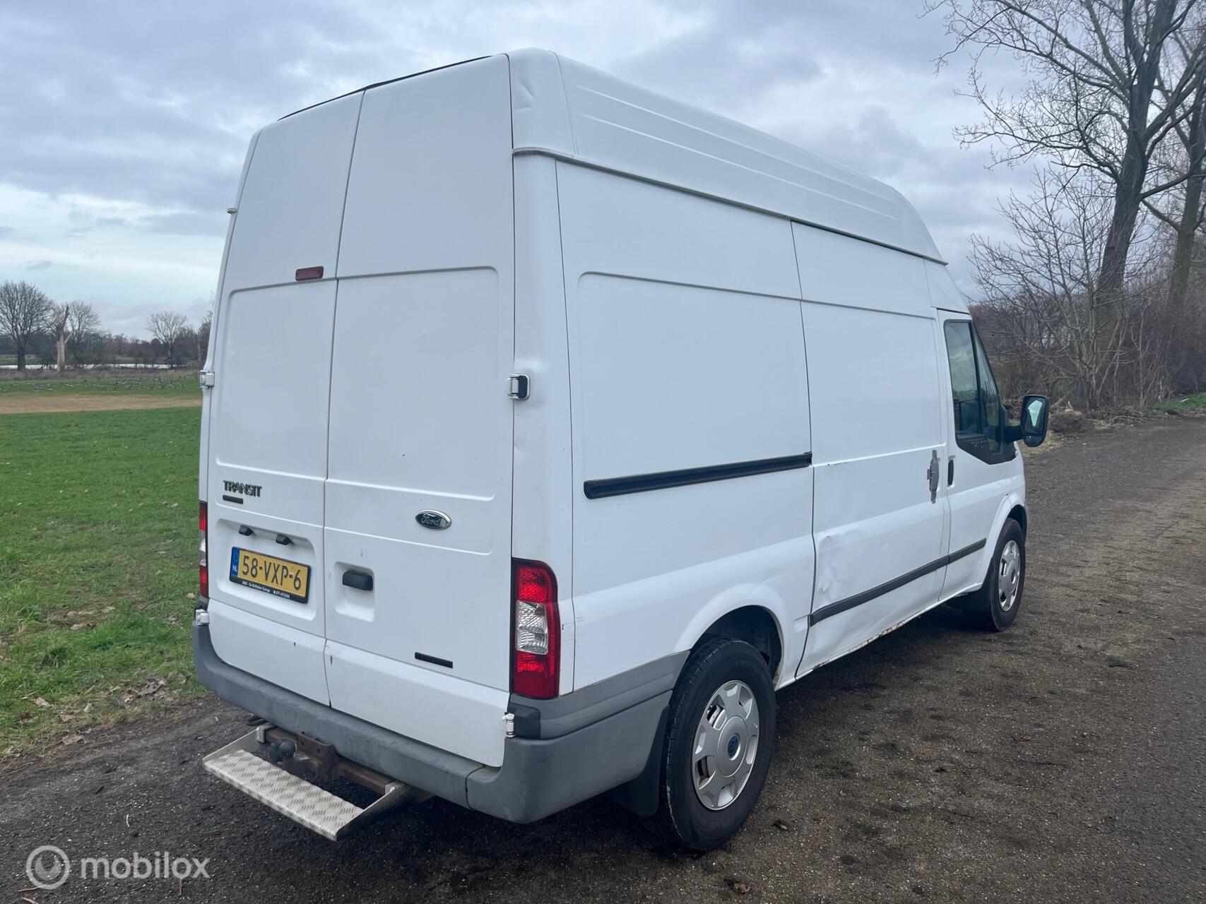 Foto van Ford Transit 350m FD Van 140 4.93