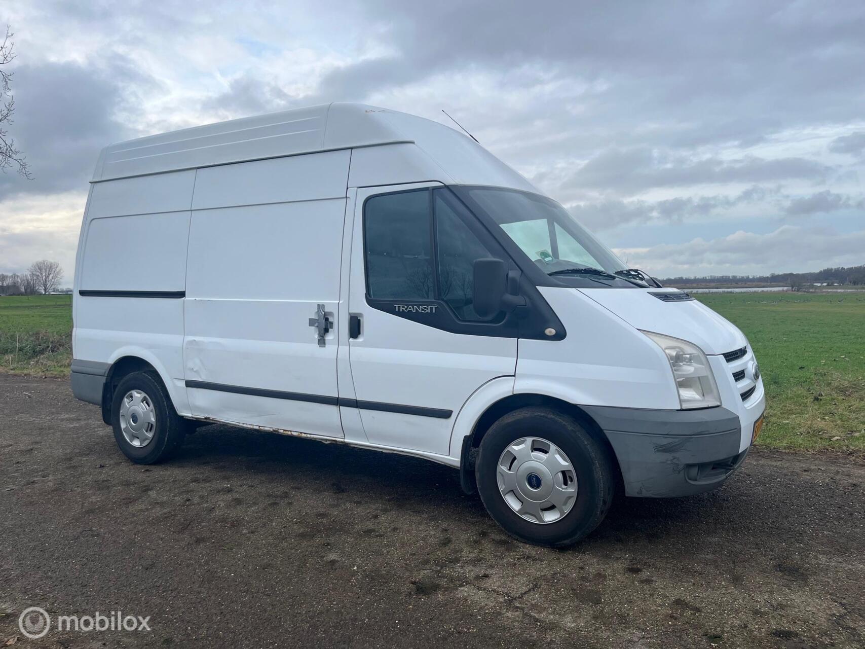 Foto van Ford Transit 350m FD Van 140 4.93