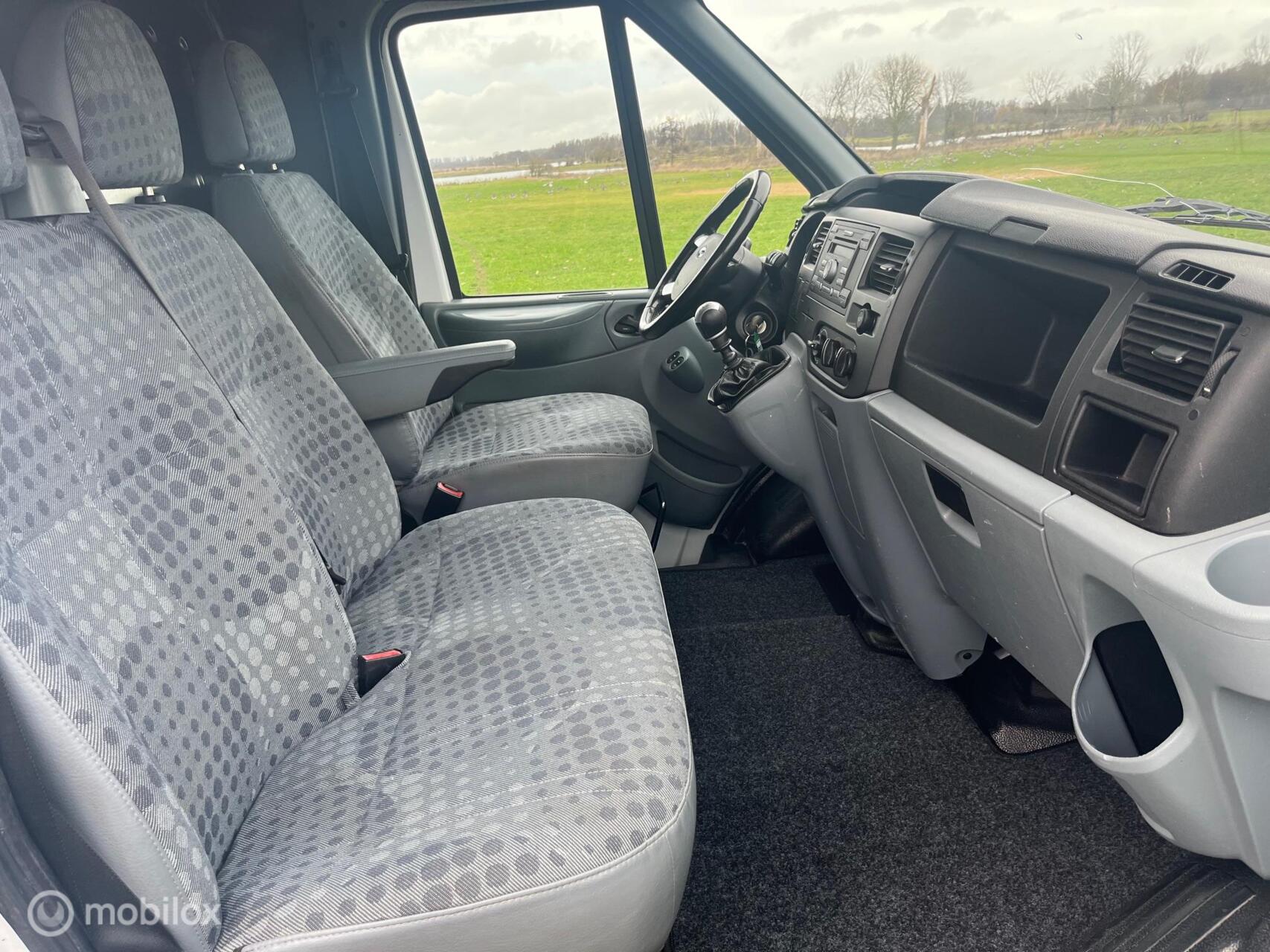 Foto van Ford Transit 350m FD Van 140 4.93