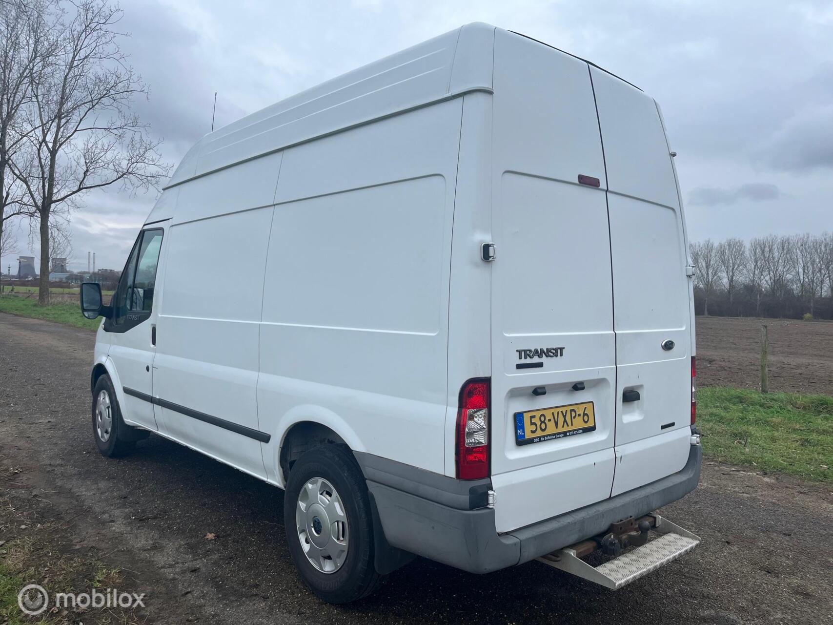 Foto van Ford Transit 350m FD Van 140 4.93