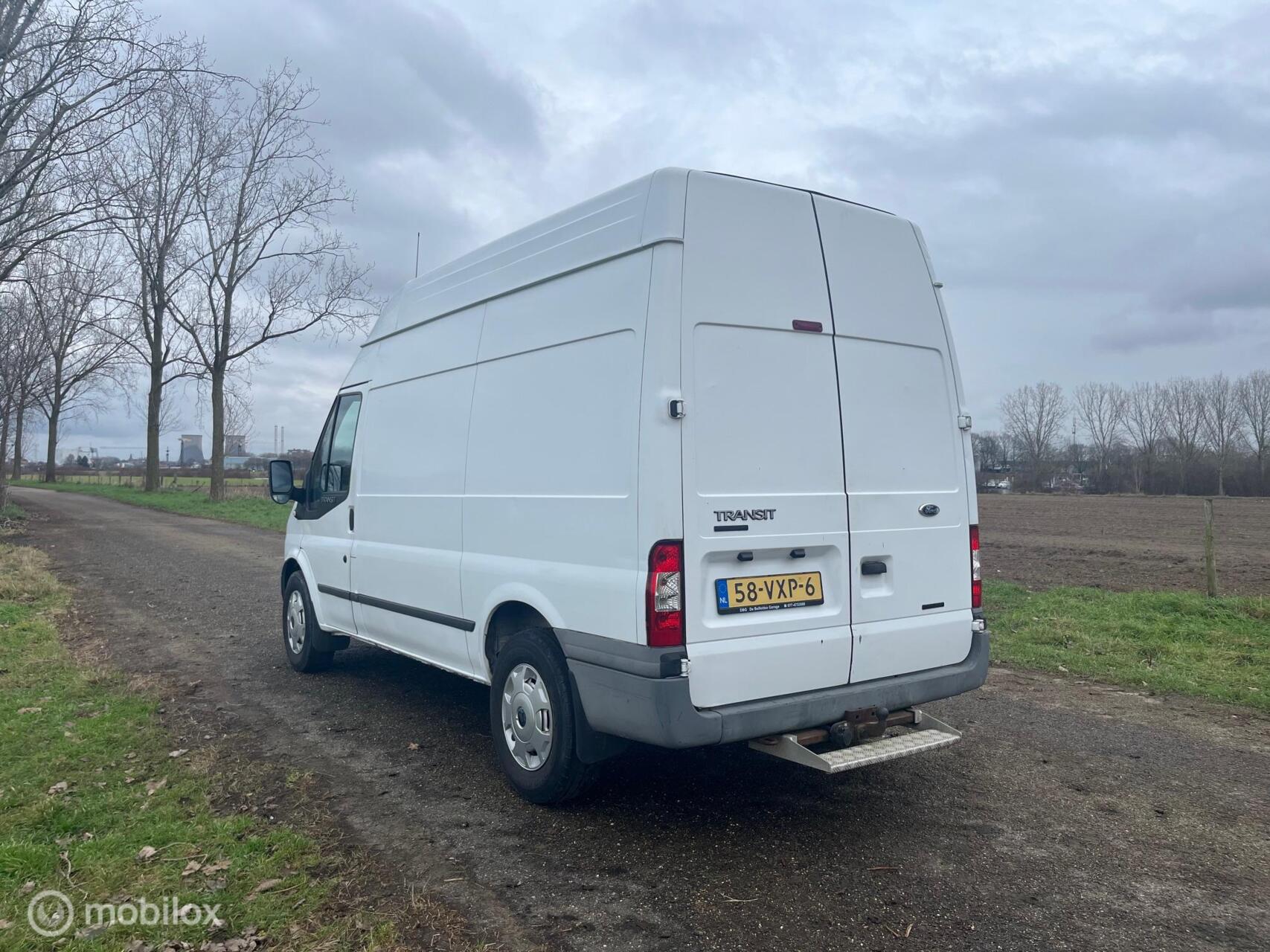 Foto van Ford Transit 350m FD Van 140 4.93