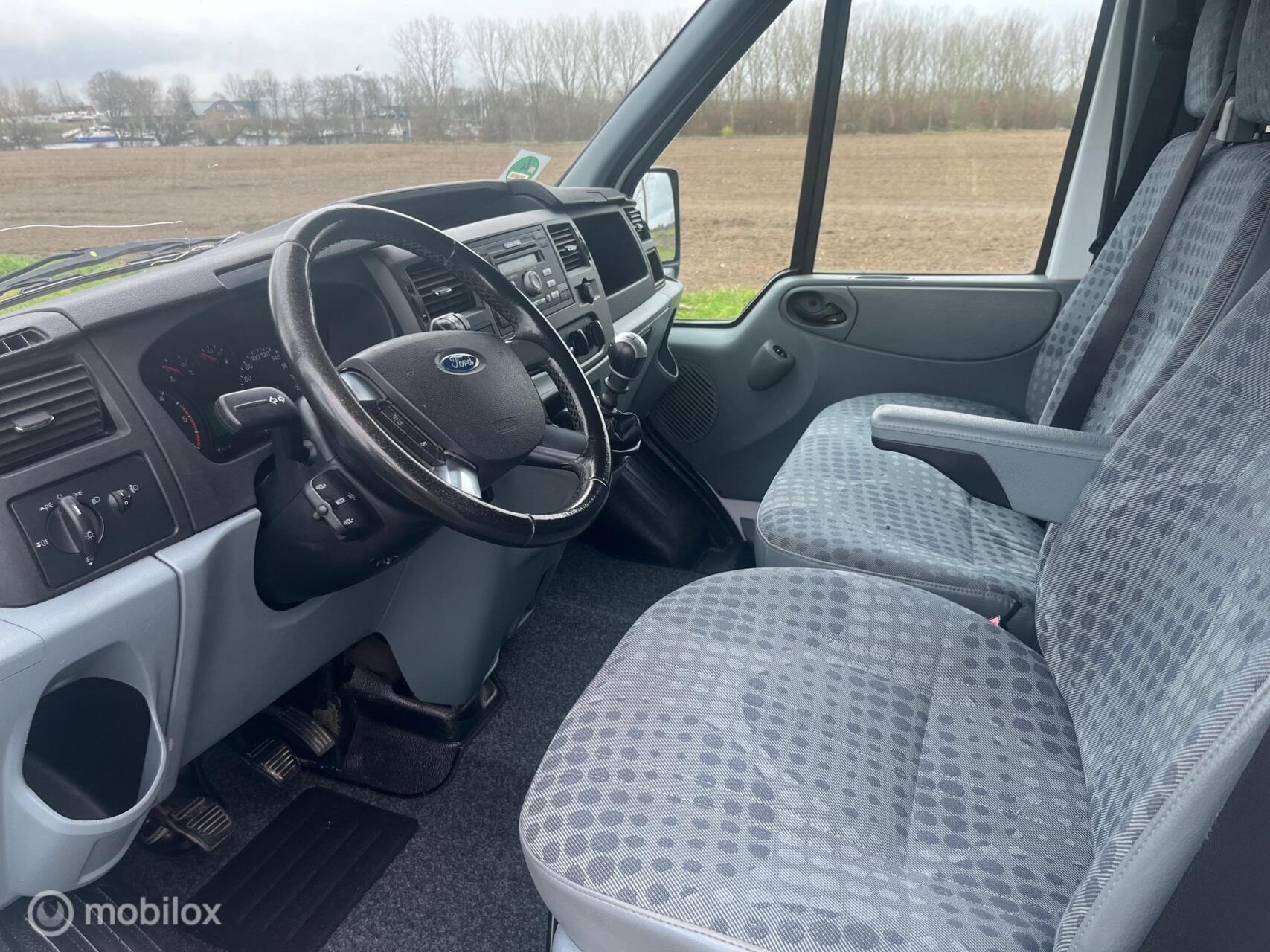 Foto van Ford Transit 350m FD Van 140 4.93