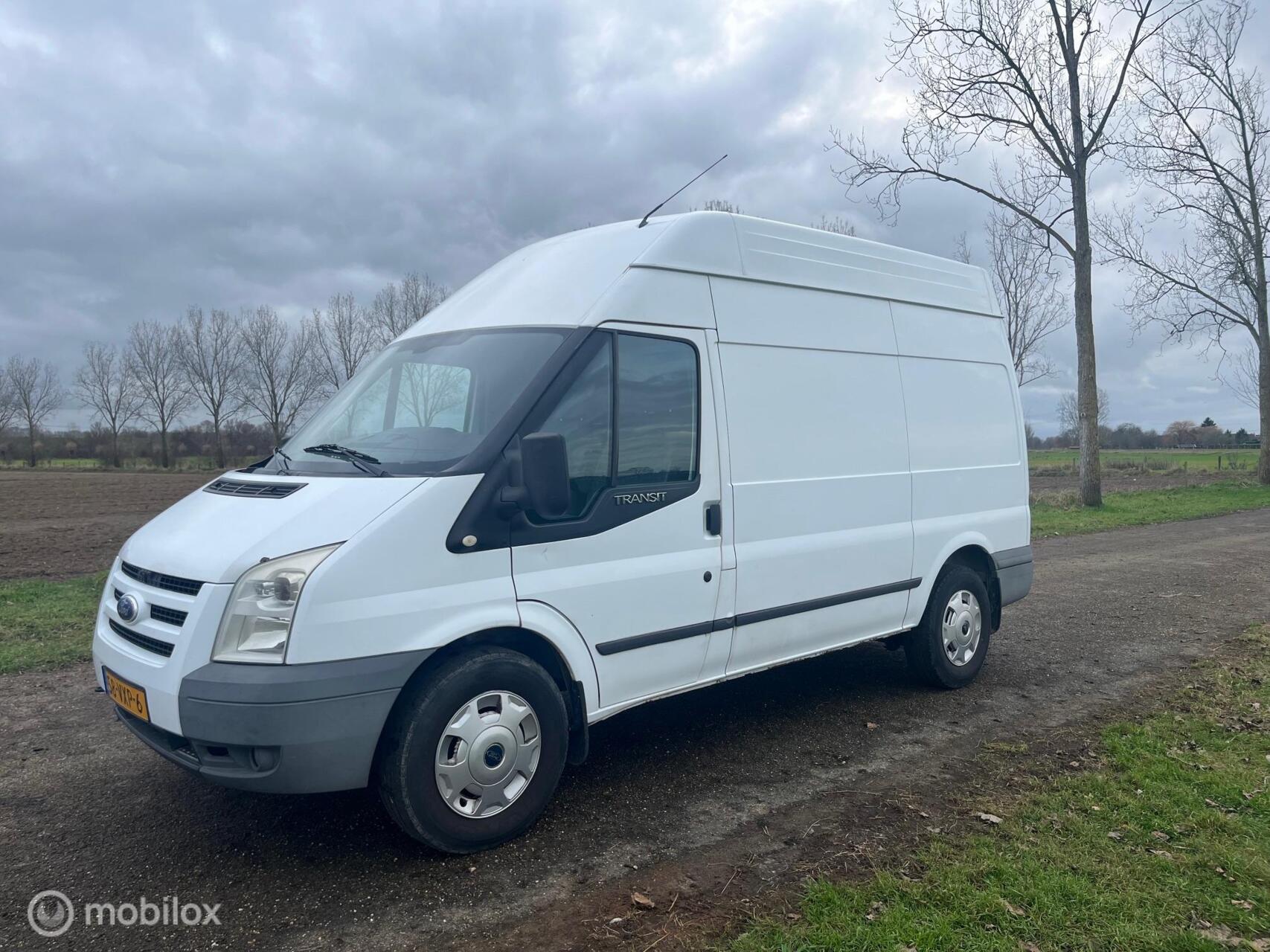 Foto van Ford Transit 350m FD Van 140 4.93