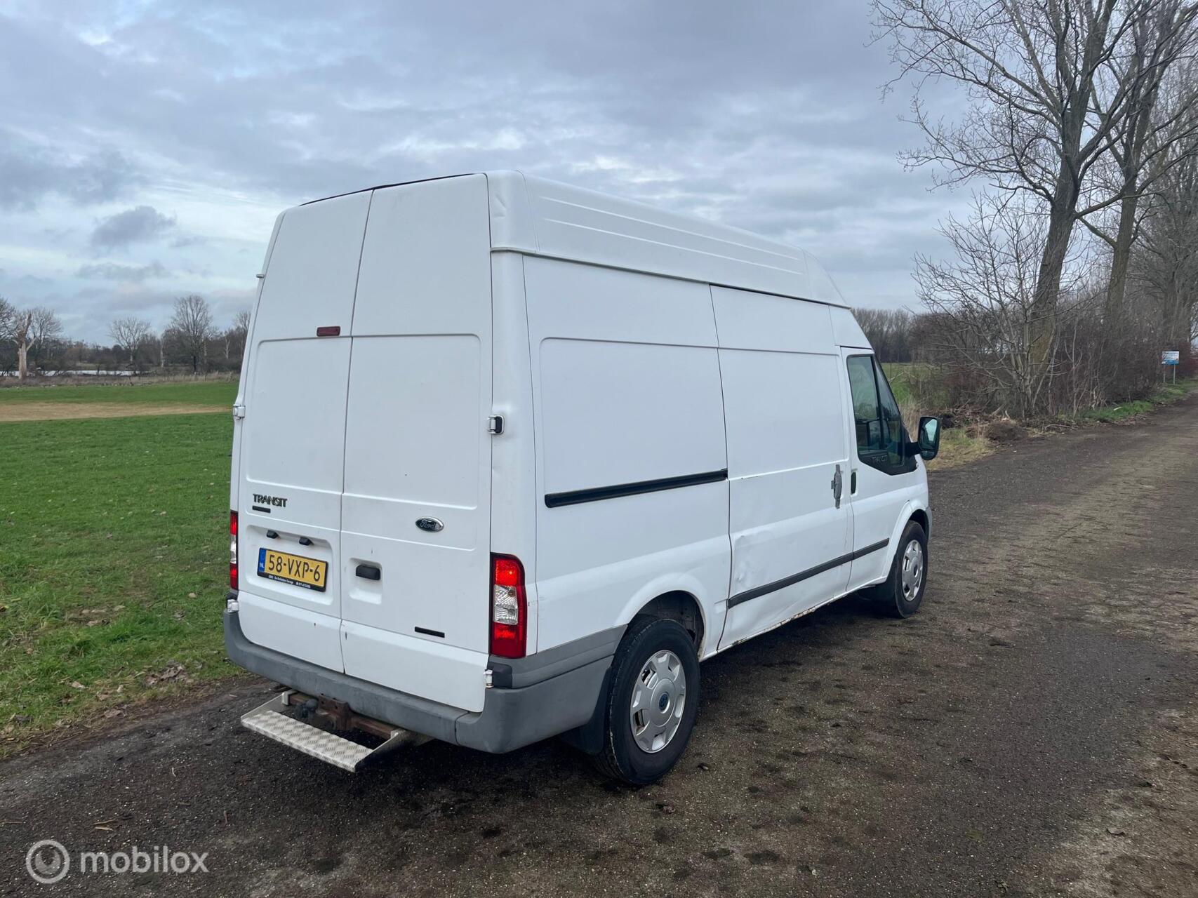 Foto van Ford Transit 350m FD Van 140 4.93