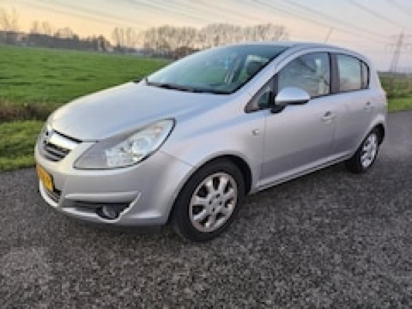Opel Corsa 1.2-16V Sport 2009 - voorkant