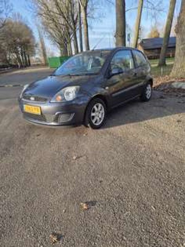 Ford Fiesta 1.3-8V Ambiente 2006 - voorkant