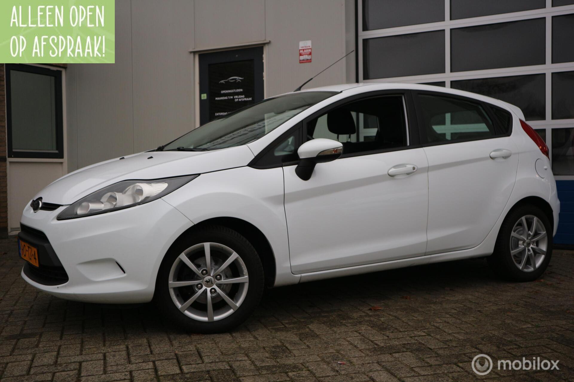 Ford Fiesta 1.25 Champion 5-DEURS/AIRCO/SPORTVELGEN/NAP 2012 - voorkant