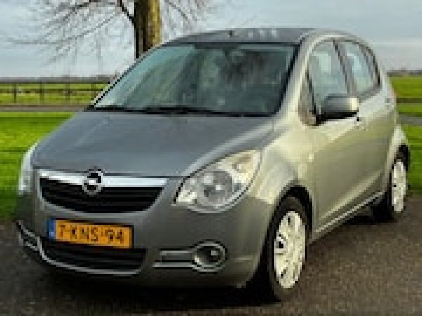 Opel Agila 1.0 Edition 2013 - voorkant