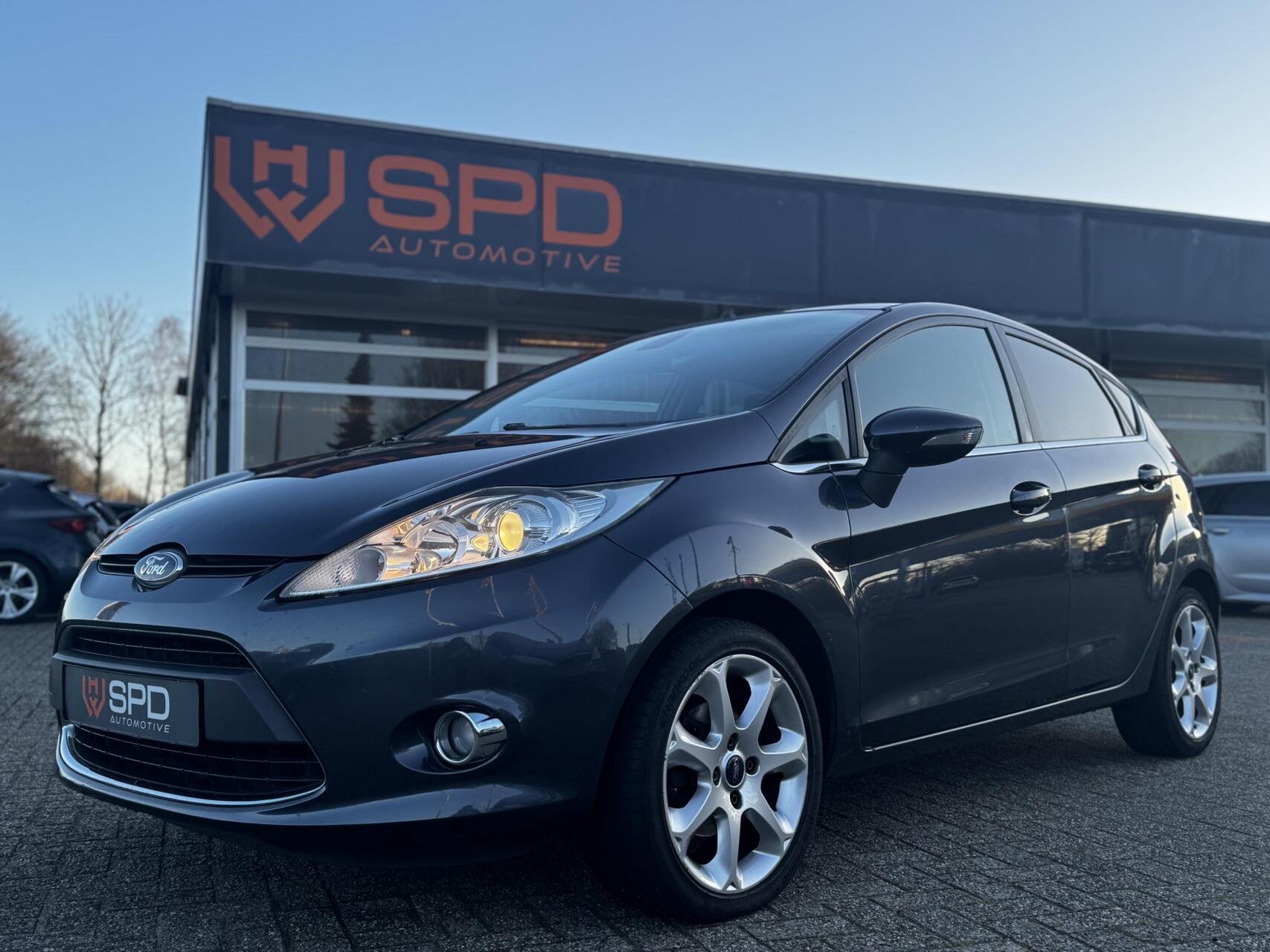 Ford Fiesta 1.6Titanium|cruise|5-deurs|Isofix|bluetooth|trek 2010 - voorkant