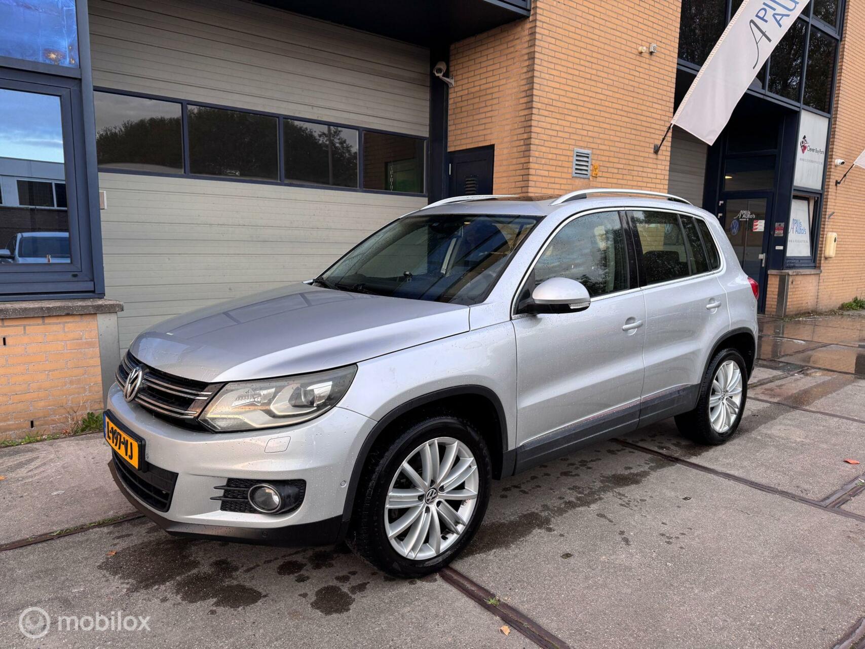 Volkswagen Tiguan 2.0 TSI Jaar APK 4Motion Automaat Pano 2011 - voorkant