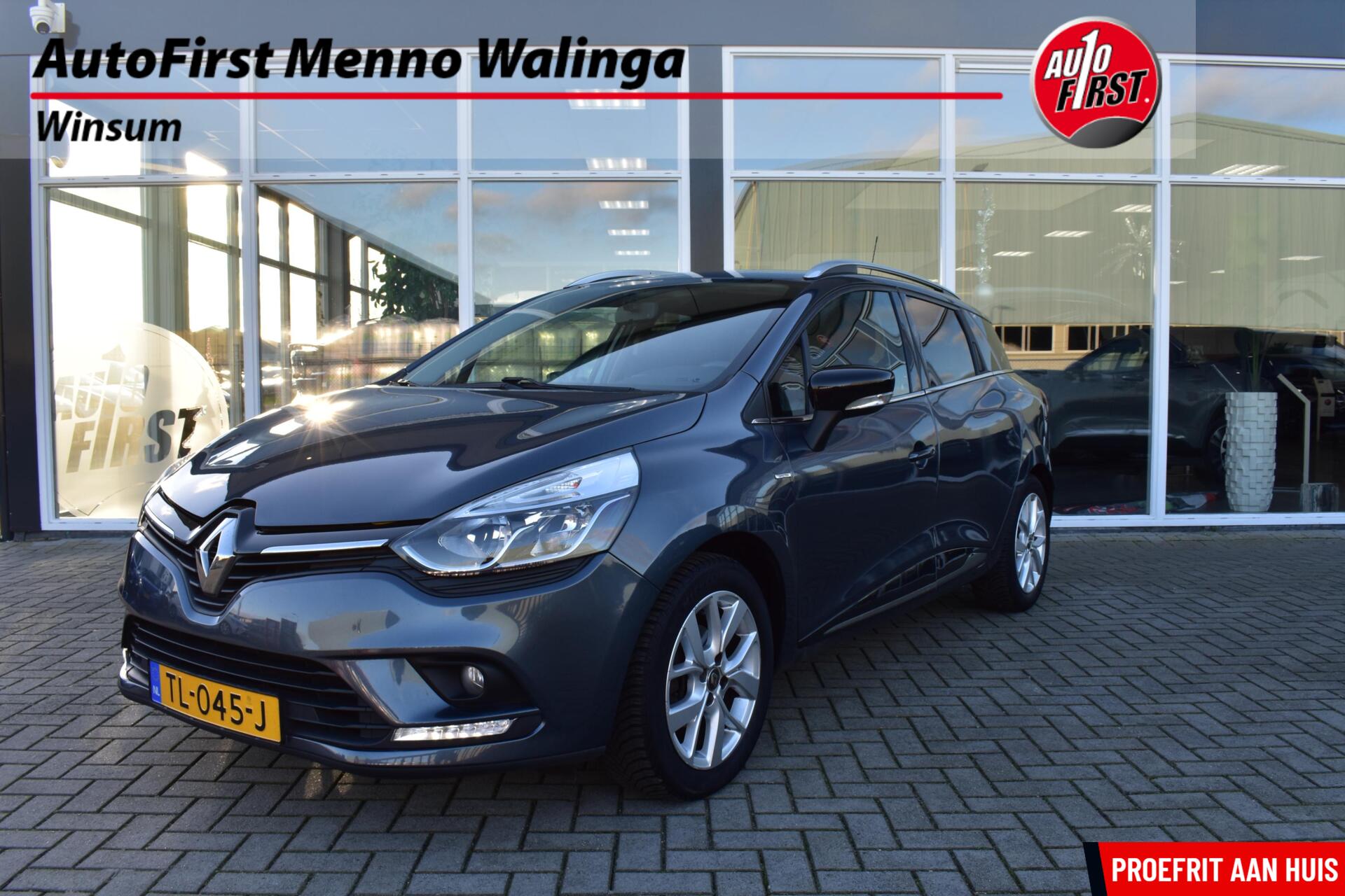 Renault Clio 0.9 TCe Limited|1e eigenaar!|Dealer onderhouden|Trekhaak|Keyless| 2018 - voorkant