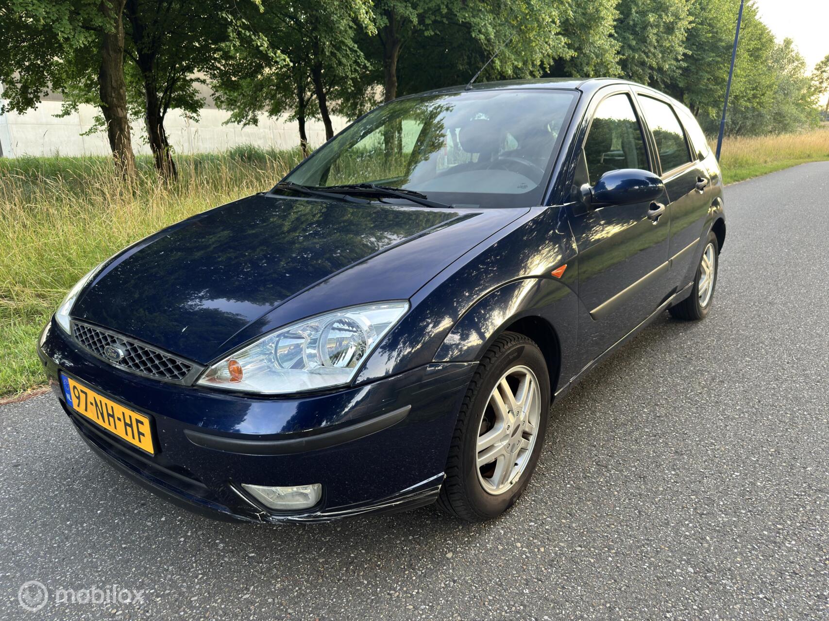 Ford Focus 1.6-16V Trend*NAP*NEW APK 07/26*AIRCO*ELEK. RAMEN 2003 - voorkant