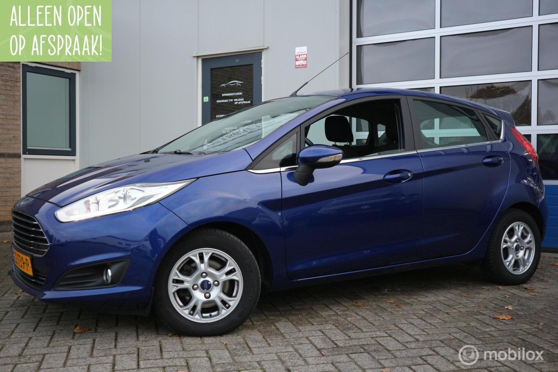 Ford Fiesta 1.5 TDCi Titanium AIRCO/NAVIGATIE/LMV/NAP 2015 - voorkant