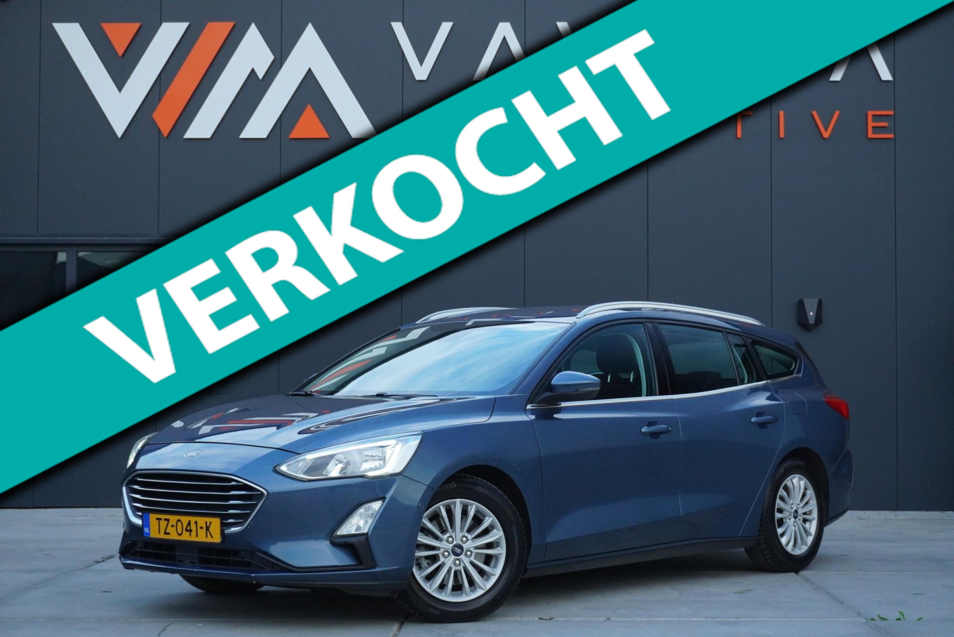 Ford Focus 1.0 Titanium Business 2018 Carplay Navigatie Airco Clima Trekhaak Cruise control Lane assist 2018 - voorkant