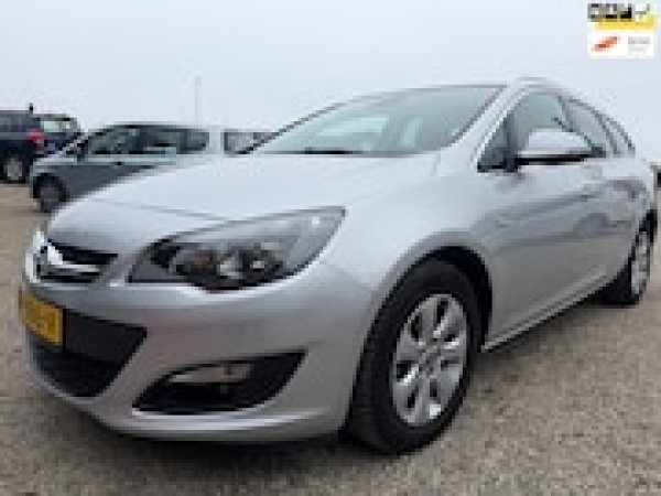 Opel Astra 1.4 Turbo Business + 2015 - voorkant