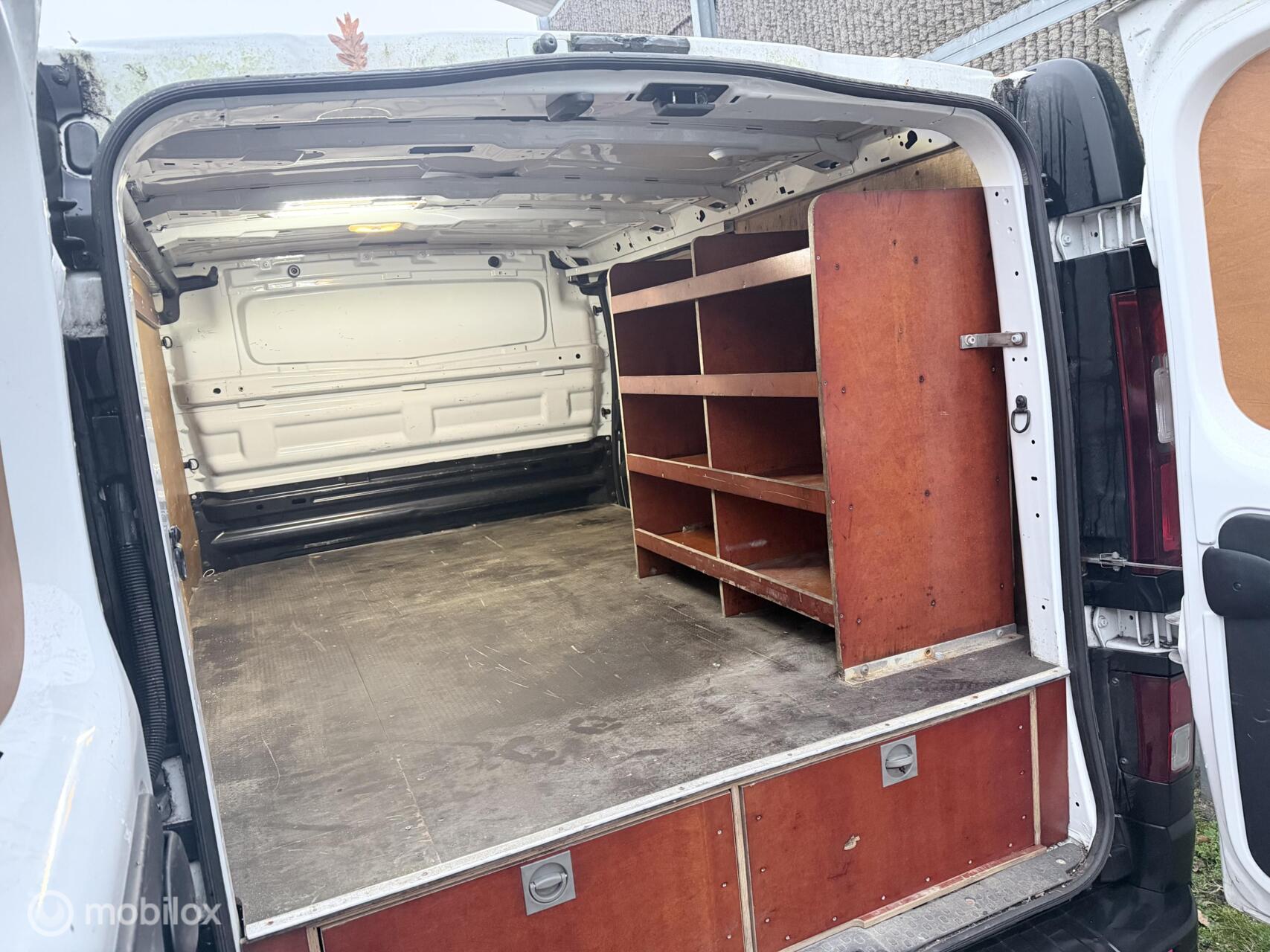 Foto van Opel Vivaro-b