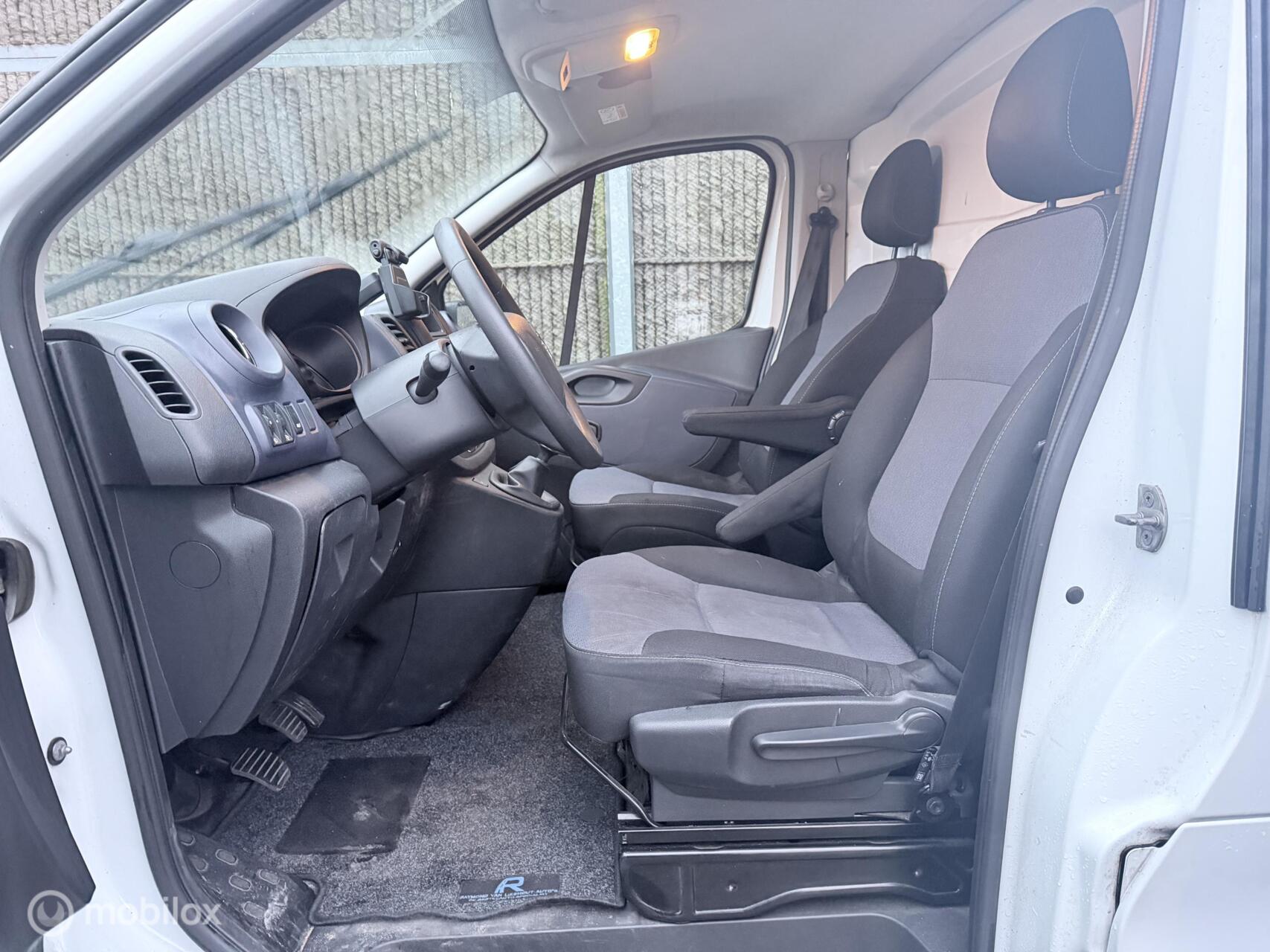 Foto van Opel Vivaro-b