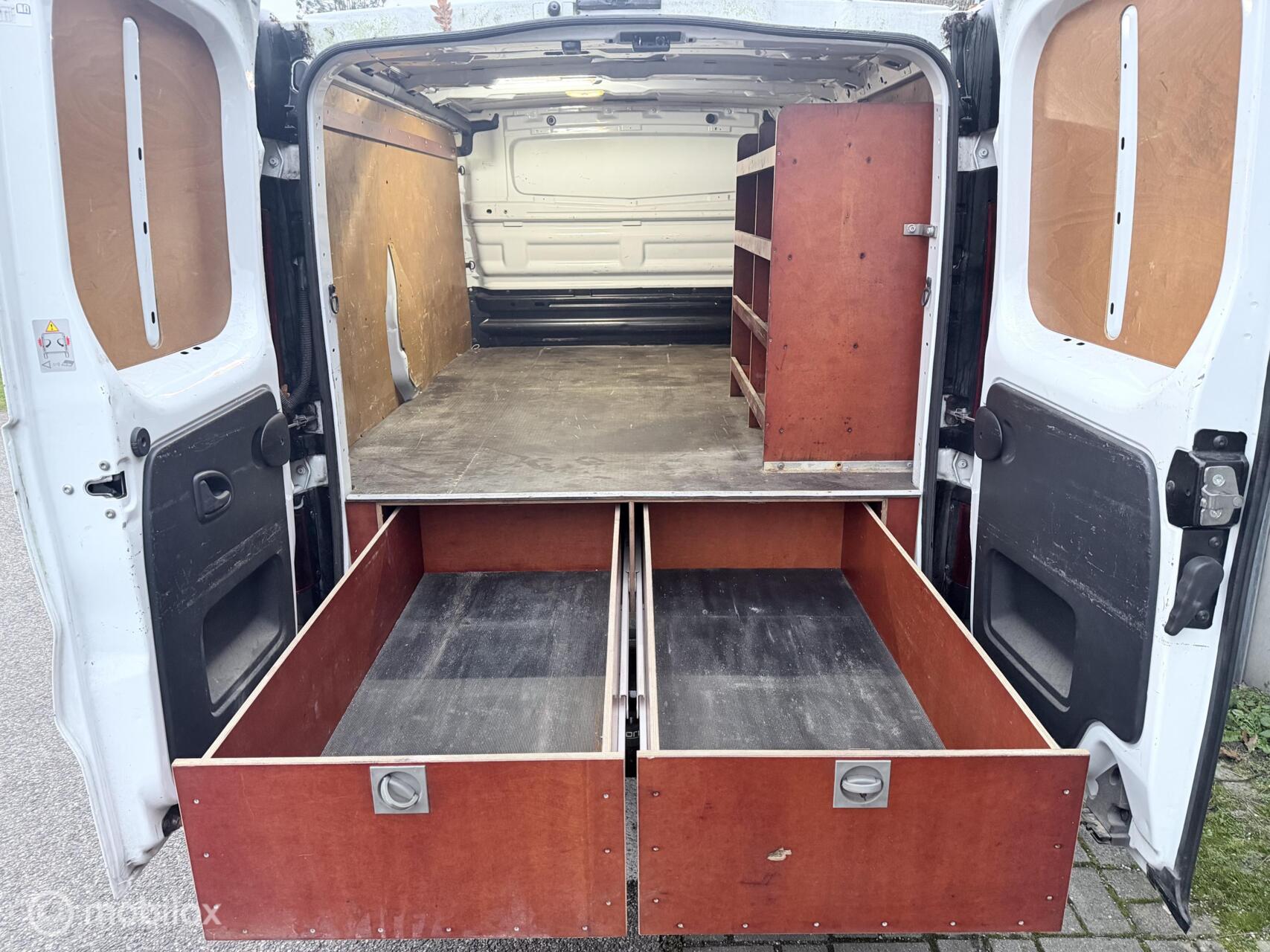 Foto van Opel Vivaro-b