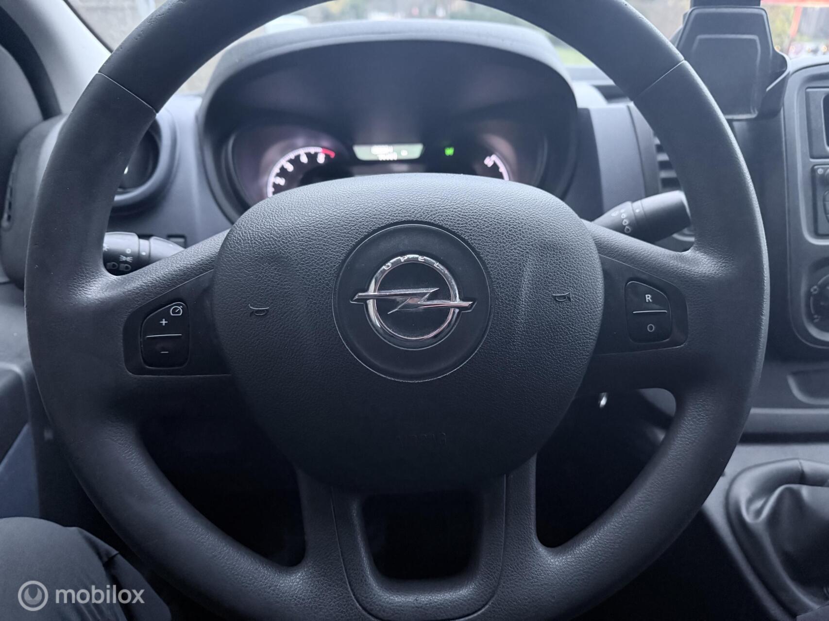 Foto van Opel Vivaro-b