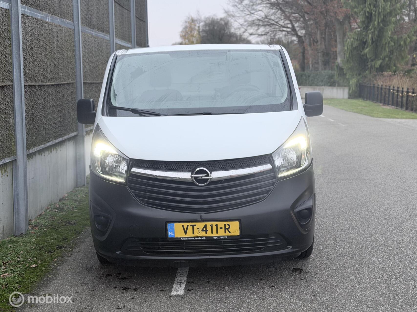 Foto van Opel Vivaro-b