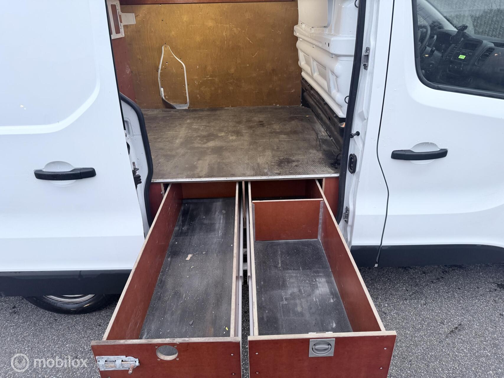 Foto van Opel Vivaro-b