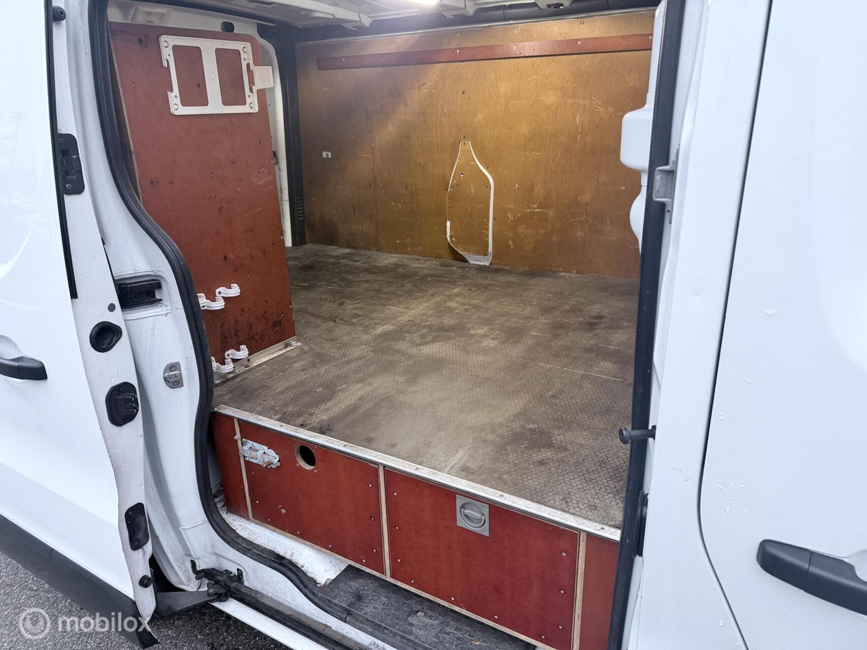 Foto van Opel Vivaro-b