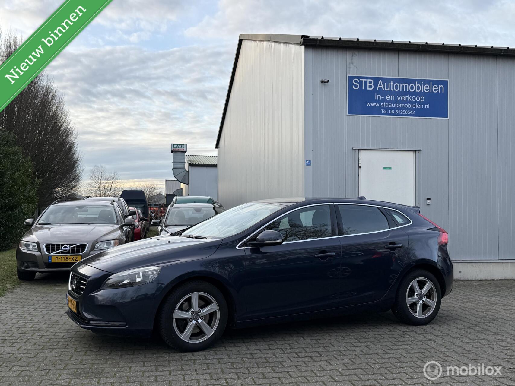 Volvo V40 1.6 T4 Momentum, Automaat, Dealer onderhouden 2014 - voorkant