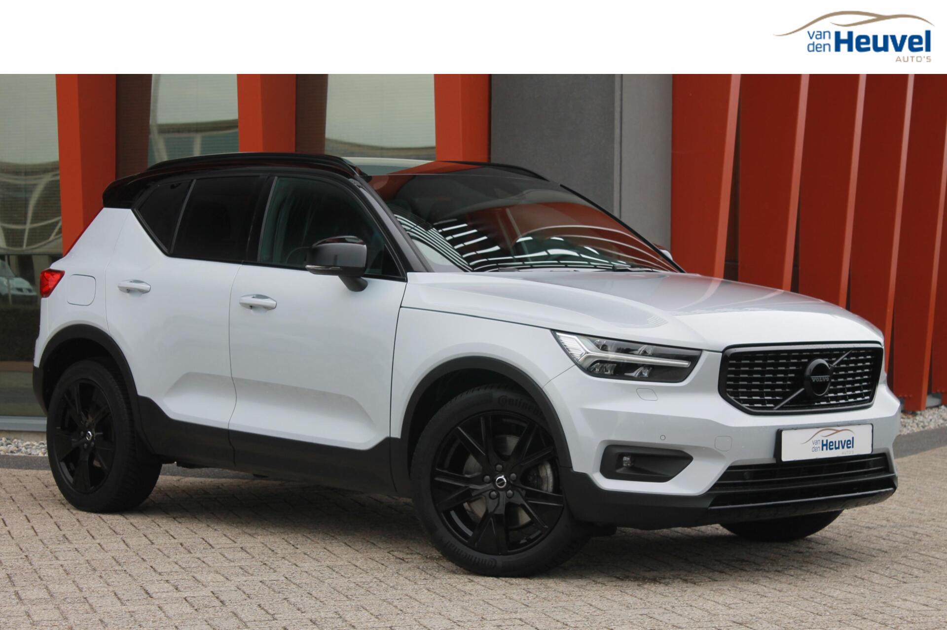 Volvo XC40 T4 Recharge R-Design | Stoelverwarming | Parkeercamera | H&K | Pilot Assist | Glossy Black 2021 - voorkant