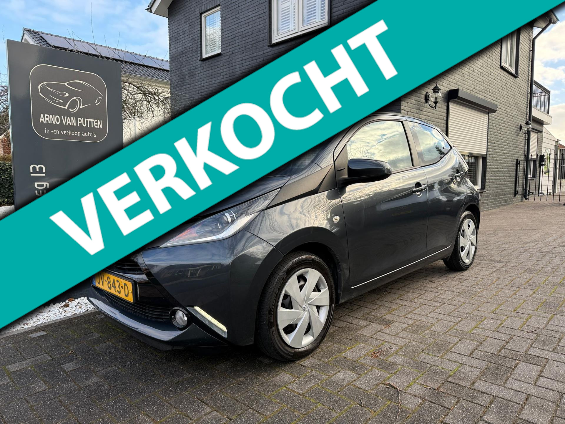 Toyota Toyota Aygo 1.0 VVT-i x-play / Camera / Cruise / Airco 2016 - voorkant