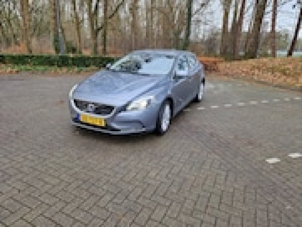 Volvo V40 2.0 T5 Momentum 2015 - voorkant