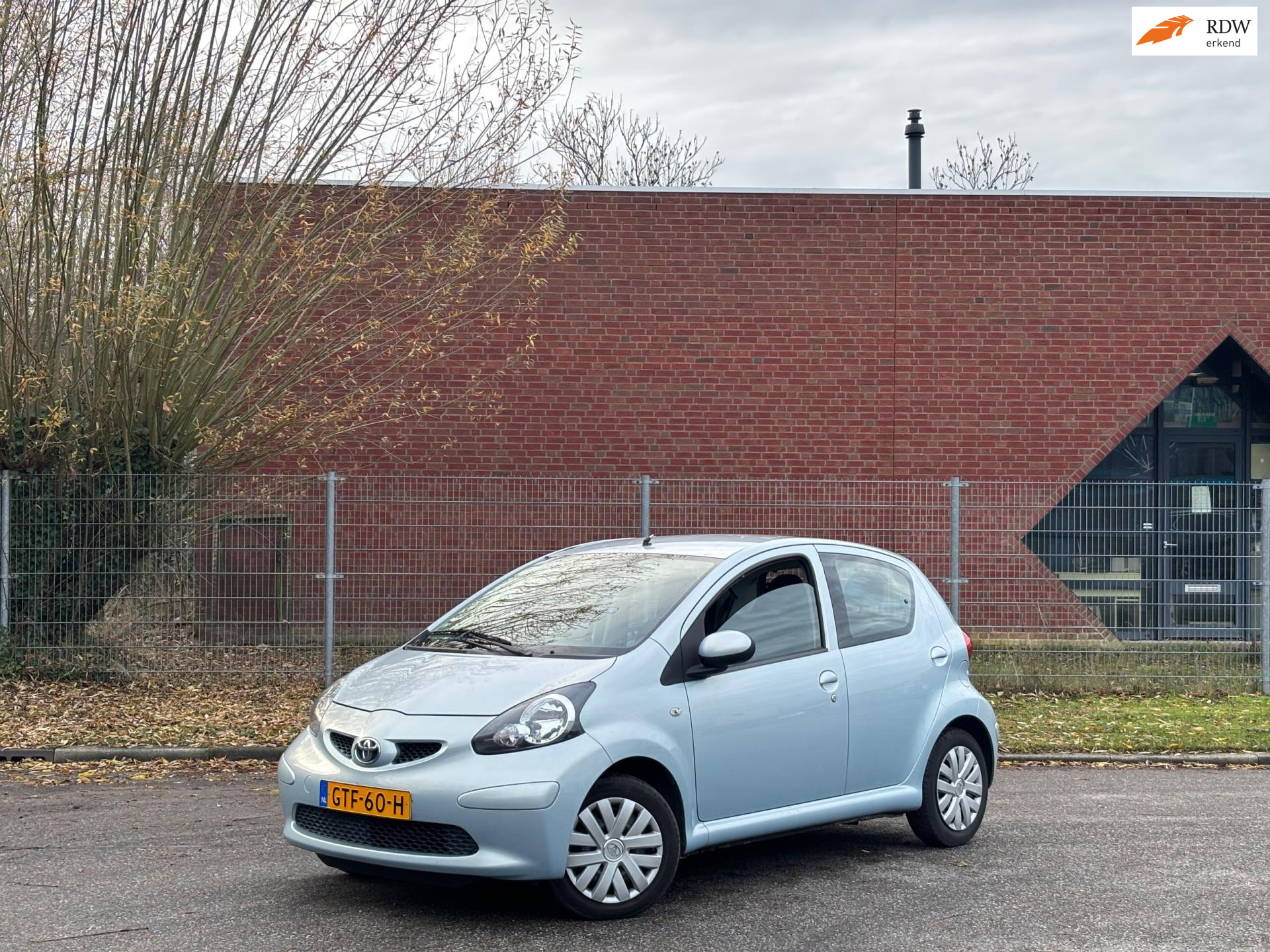 Toyota Toyota Aygo 1.0-12V Access | Nieuwe APK | El. Ramen | 5-drs | Incl. Onderhoudshistorie | Rijdt en schakelt top! 2005 - voorkant