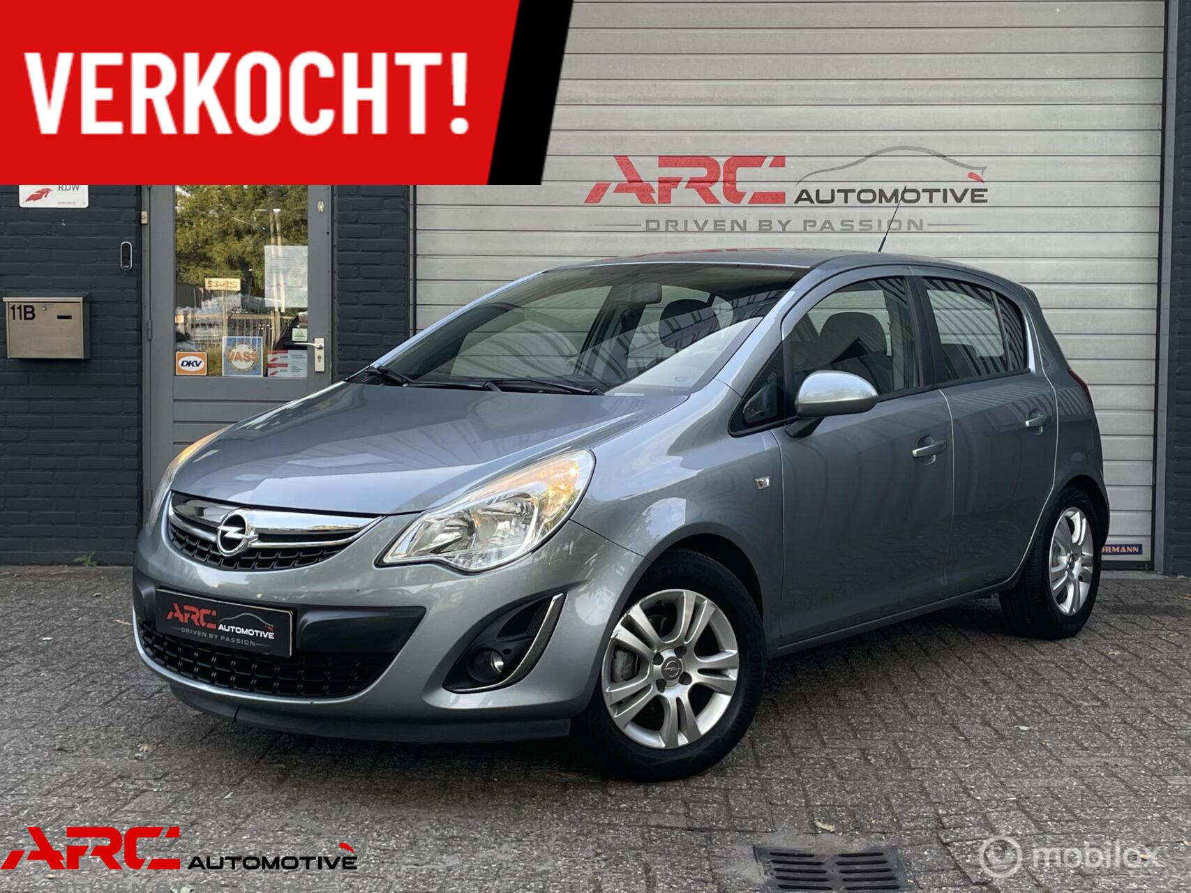Opel Corsa 1.2 EcoFlex Cosmo - Cruise - Trekhaak - Topstaat! 2012 - voorkant