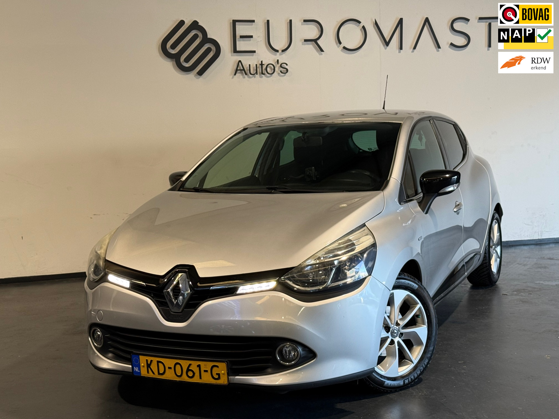 Renault Clio 0.9 TCe Eco2 Limited Navi Airco Cruise Pdc Camera Nieuwe Apk 2016 - voorkant