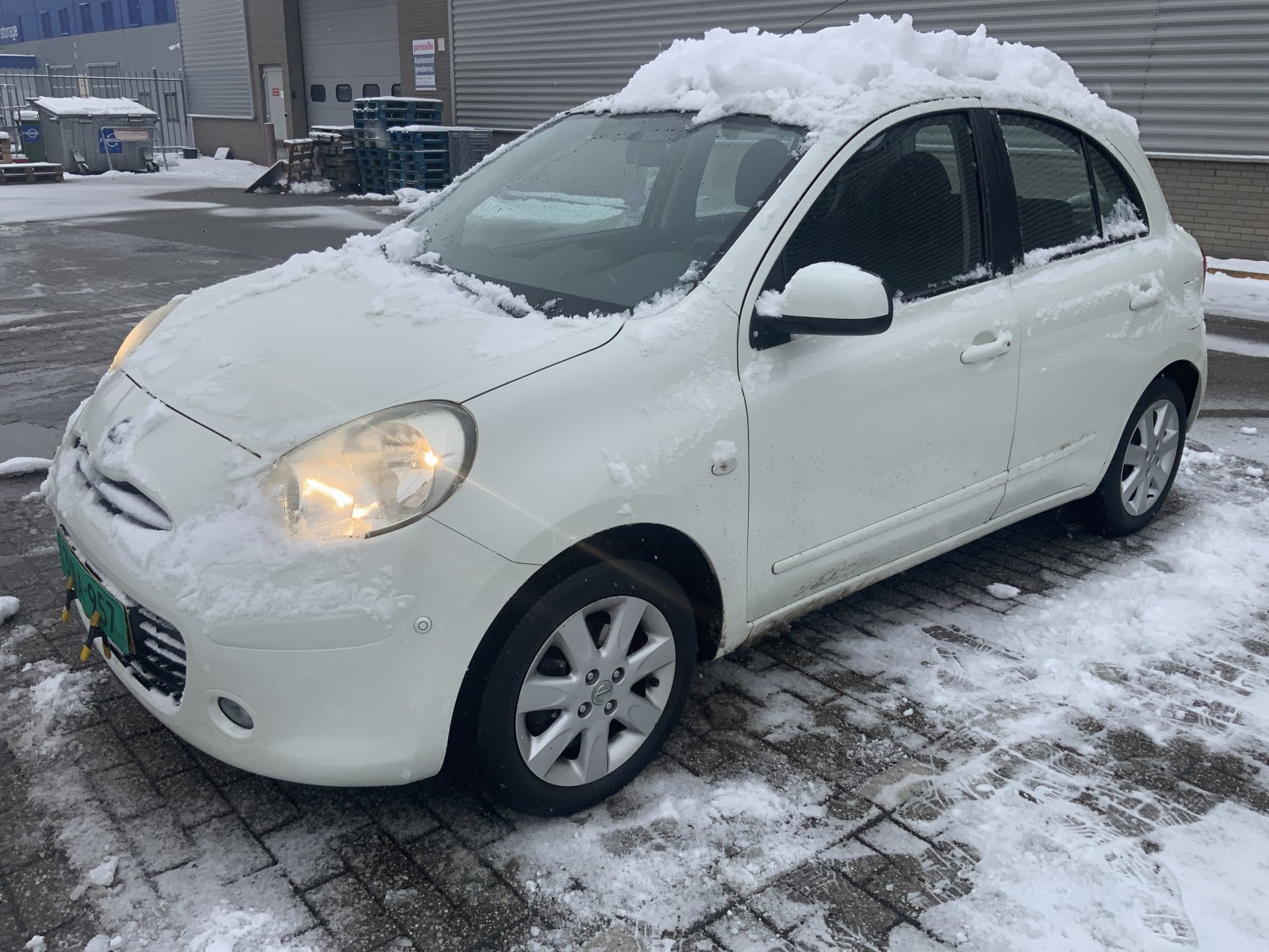 Nissan Micra 1.2 DIG-S Connect Edition 2013 - voorkant