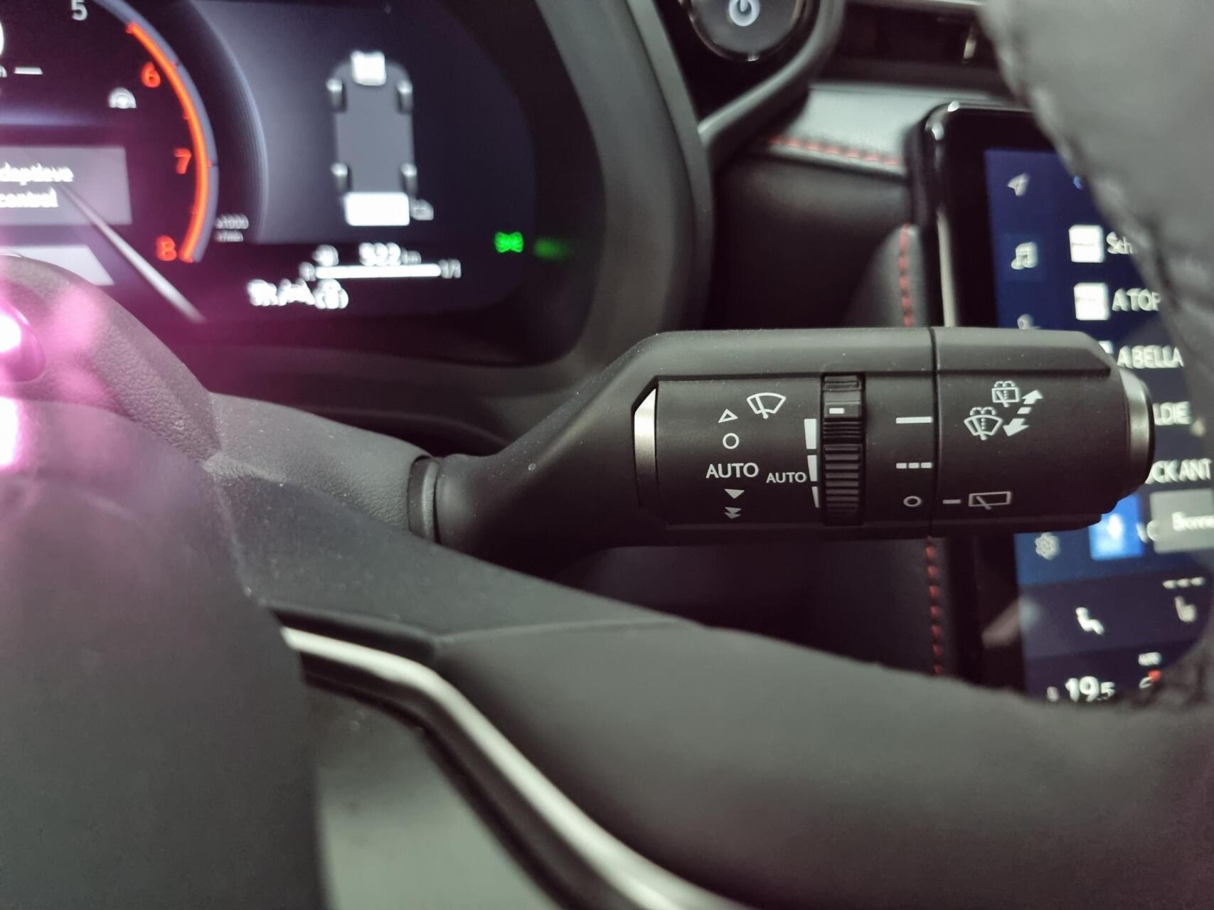 Foto van Lexus LBX