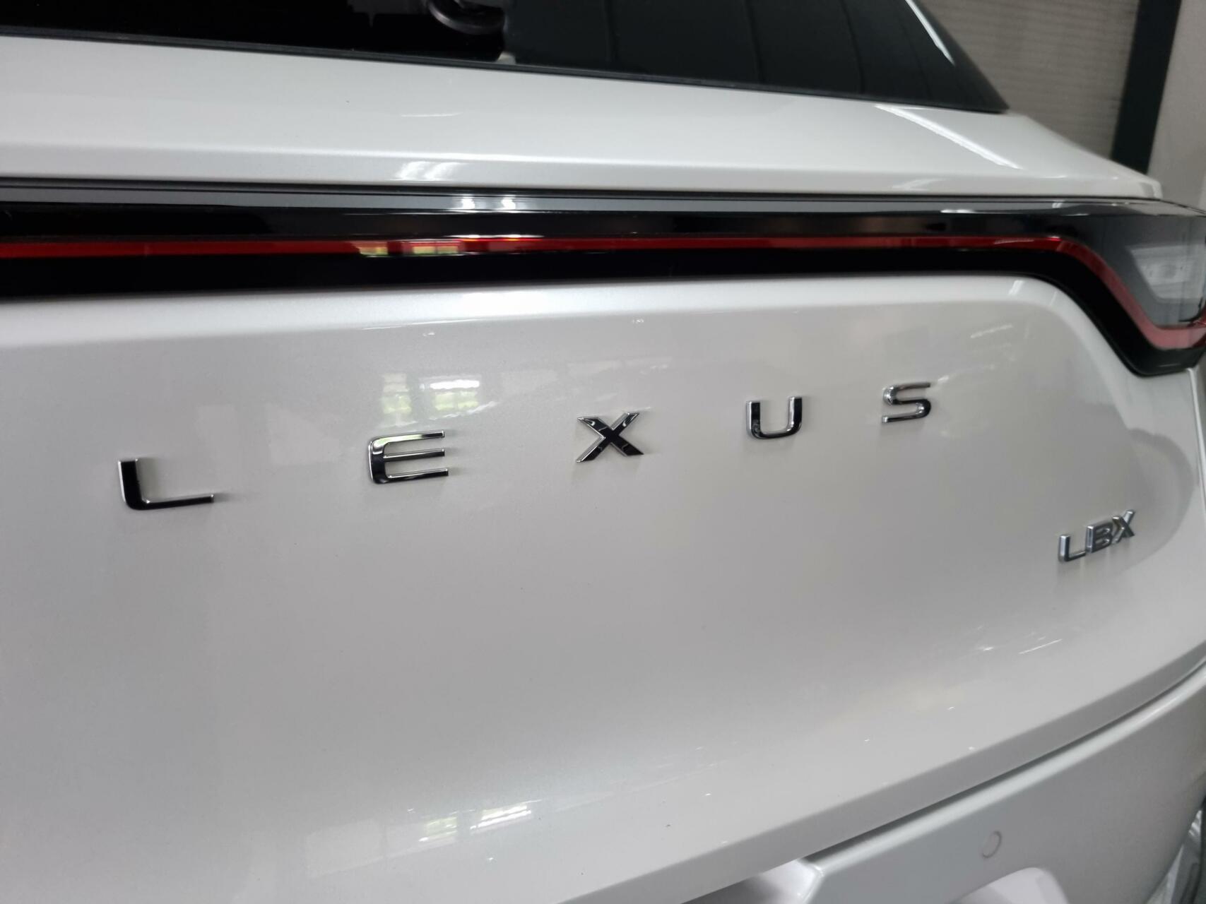 Foto van Lexus LBX